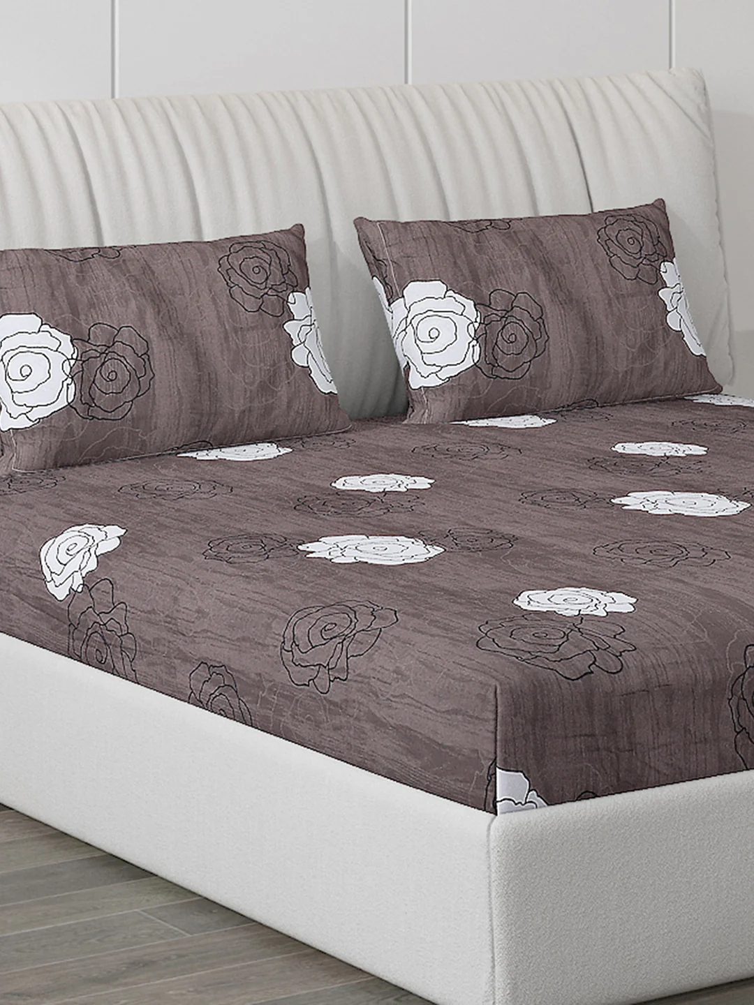 130 GSM Polyester Double Bed Bedsheet with 2 Pillow Covers - Image 5