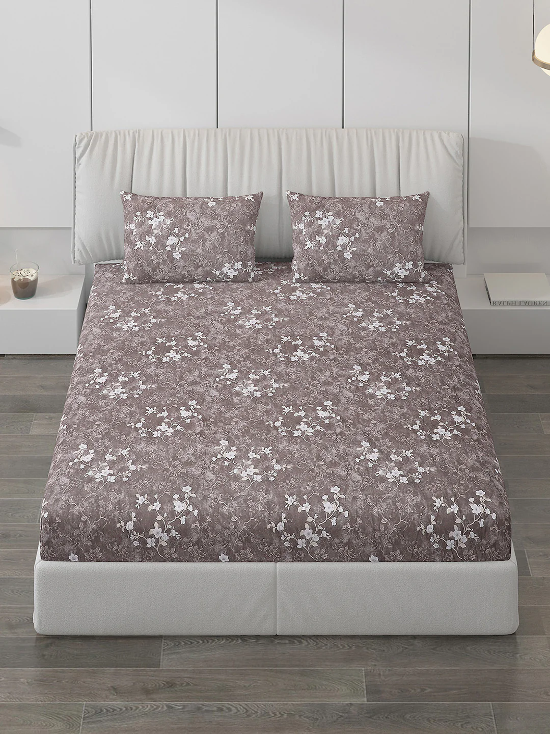 130 GSM Polyester Double Bed Bedsheet with 2 Pillow Covers - Image 3