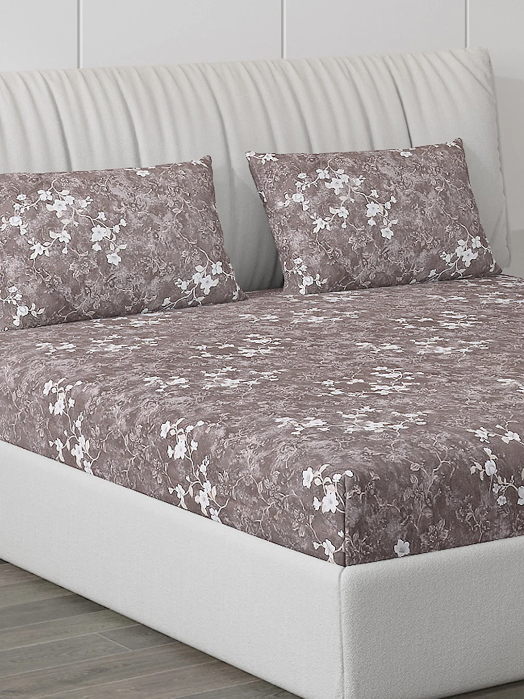 130 GSM Polyester Double Bed Bedsheet with 2 Pillow Covers - Image 5