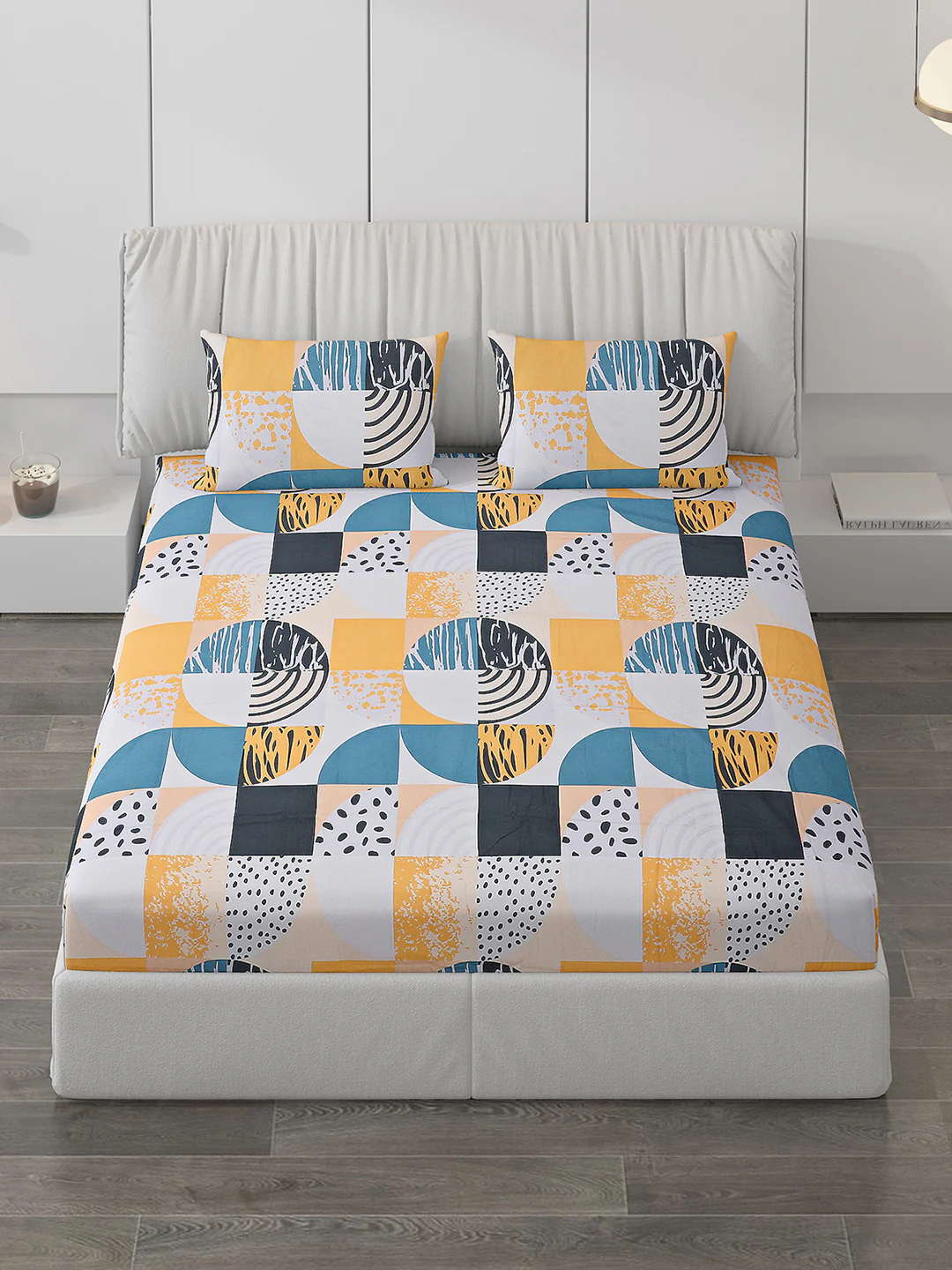 130 GSM Polyester Double Bed Bedsheet with 2 Pillow Covers - Image 2