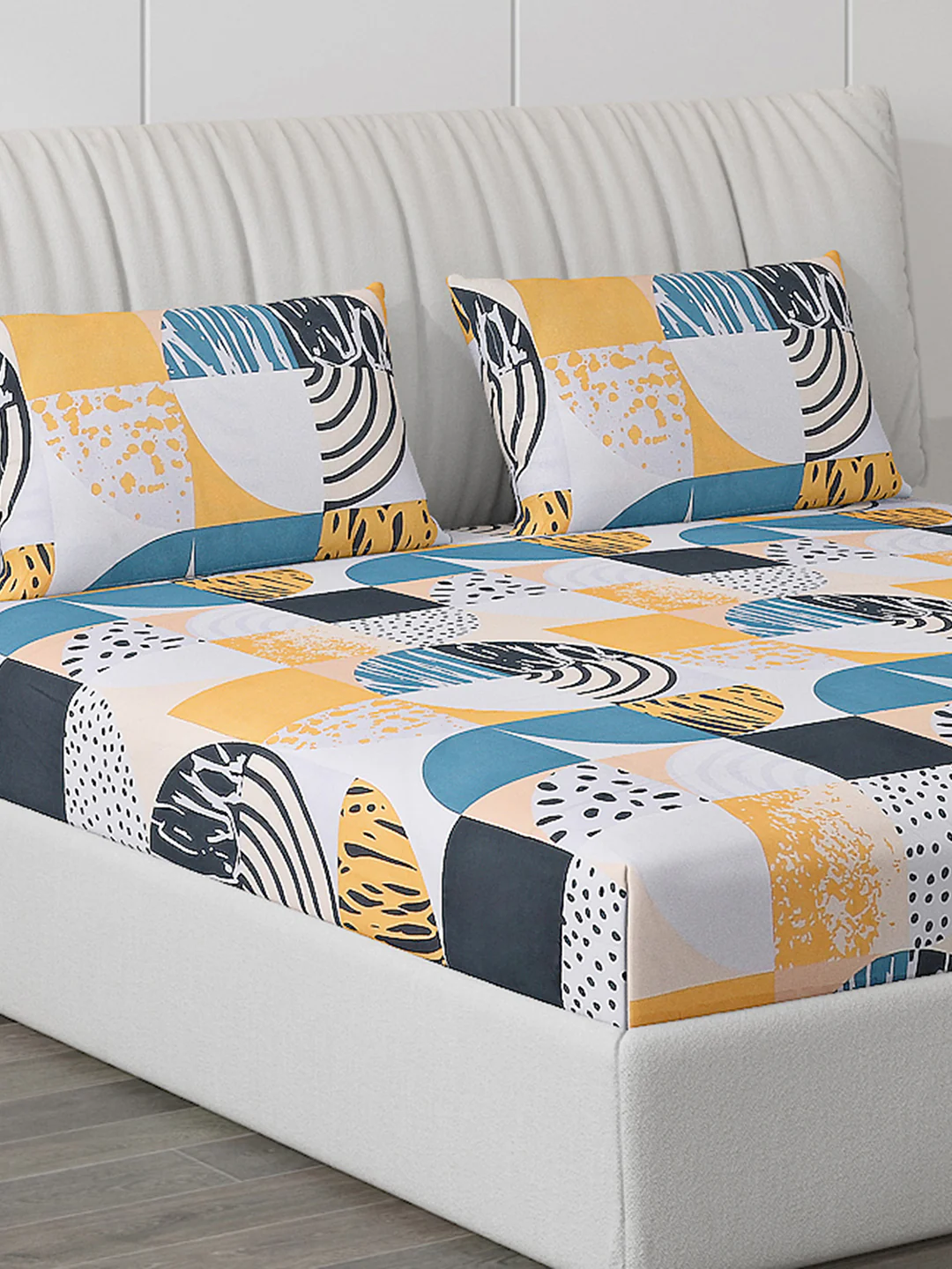 130 GSM Polyester Double Bed Bedsheet with 2 Pillow Covers - Image 5