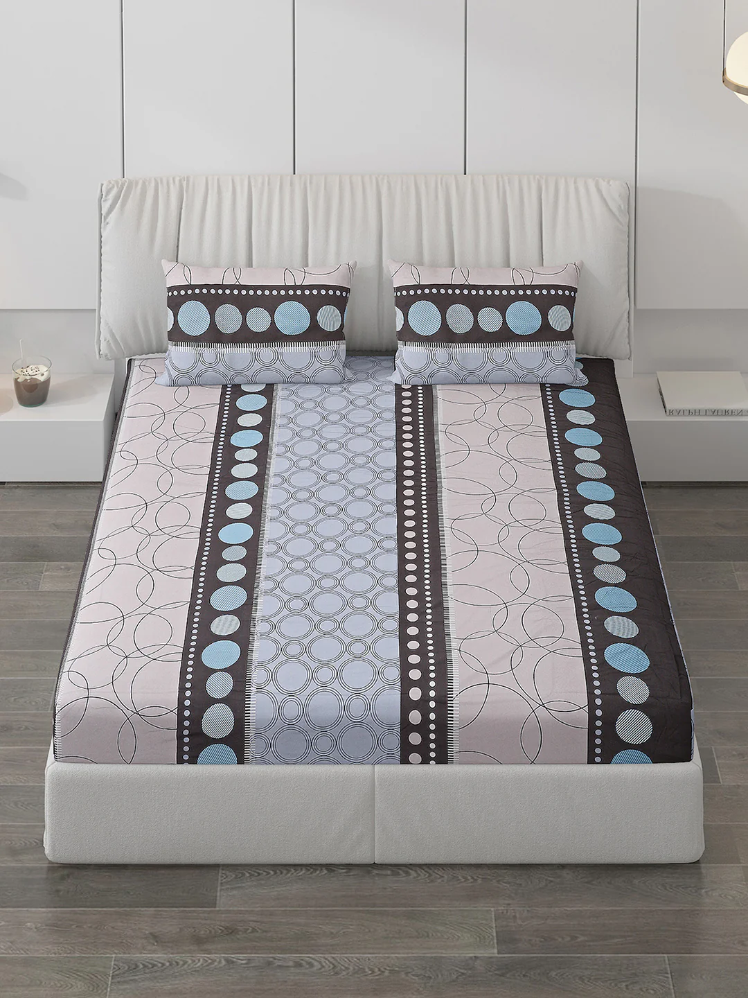 130 GSM Polyester Double Bed Bedsheet with 2 Pillow Covers - Image 2