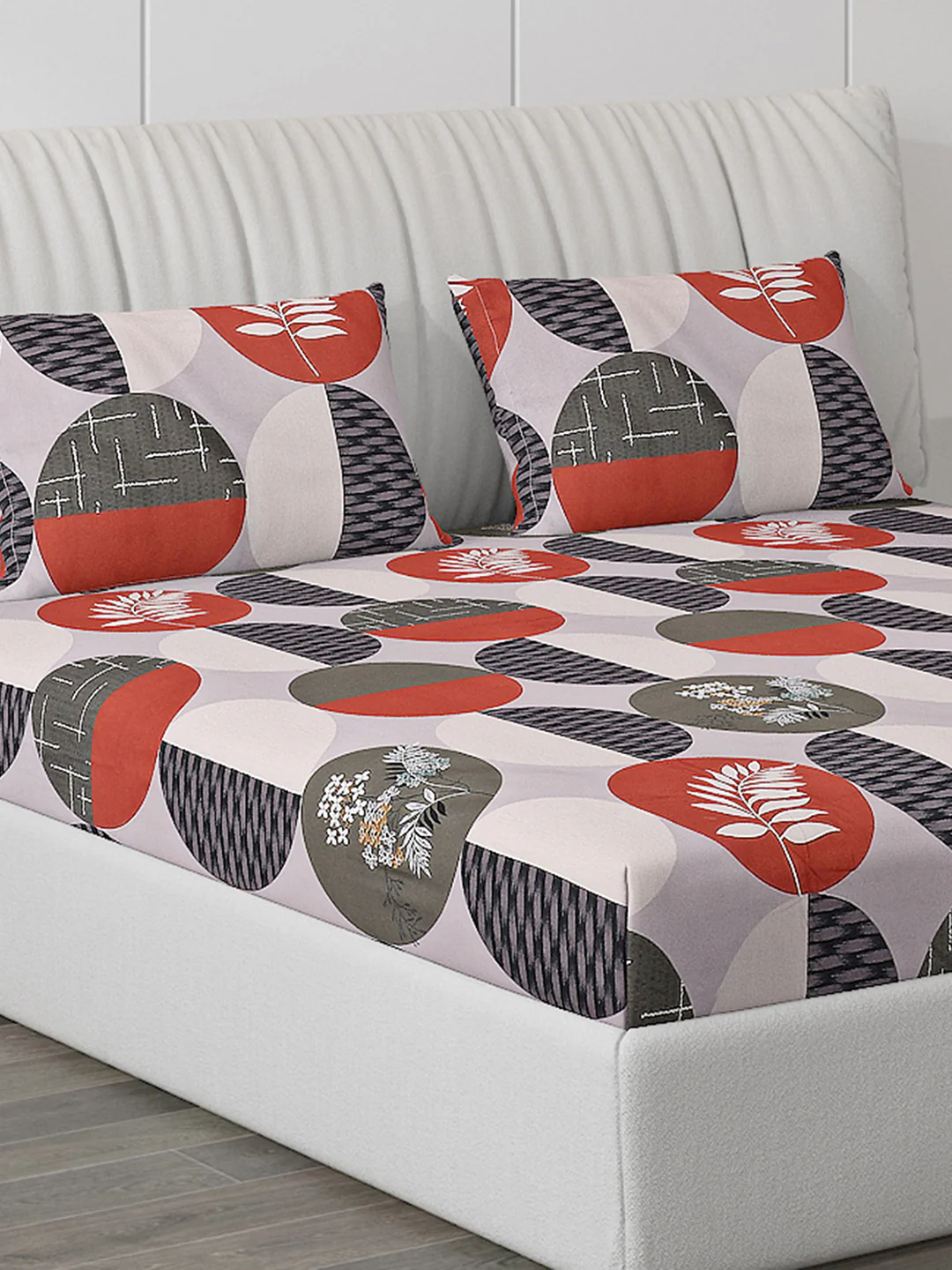 130 GSM Polyester Double Bed Bedsheet with 2 Pillow Covers - Image 5