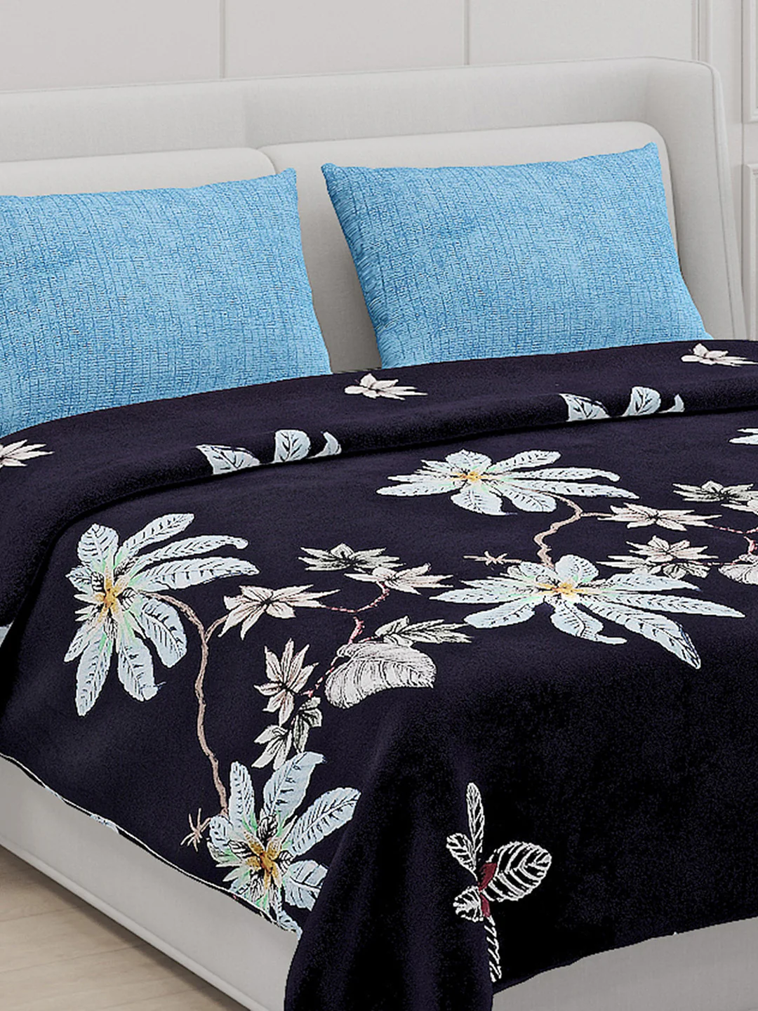 130 GSM Polyester Double Bed Bedsheet with 2 Pillow Covers - Image 5