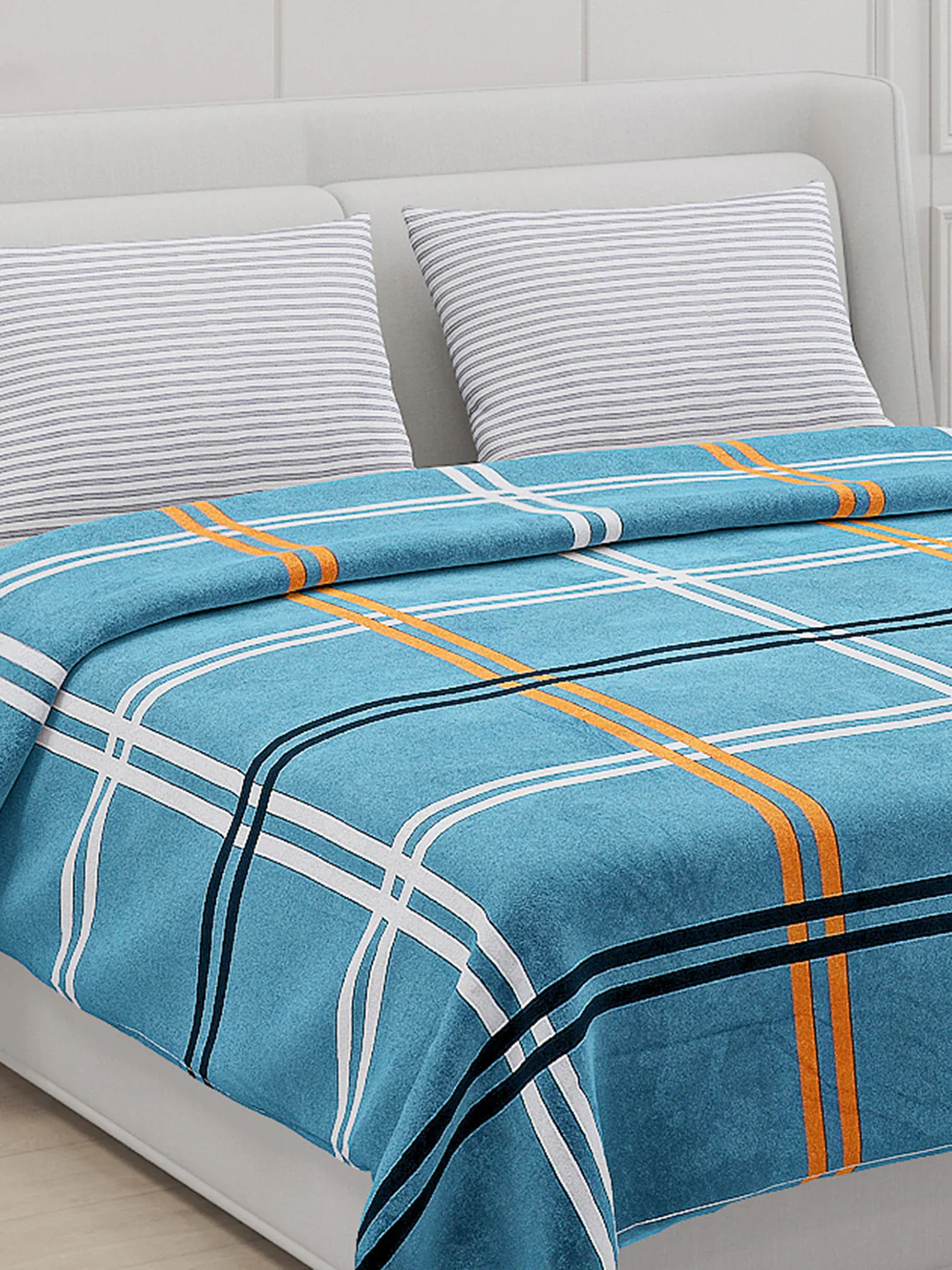 130 GSM Polyester Double Bed Bedsheet with 2 Pillow Covers - Image 5