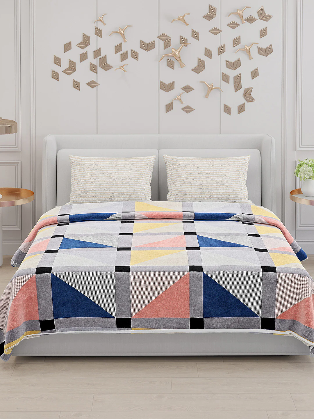 130 GSM Polyester Double Bed Bedsheet with 2 Pillow Covers - Image 3