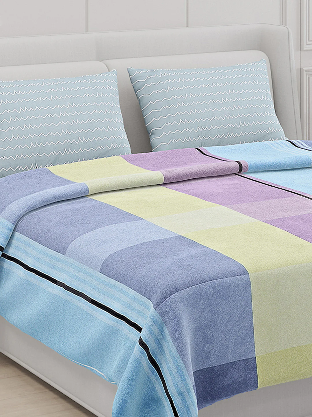 130 GSM Polyester Double Bed Bedsheet with 2 Pillow Covers - Image 5