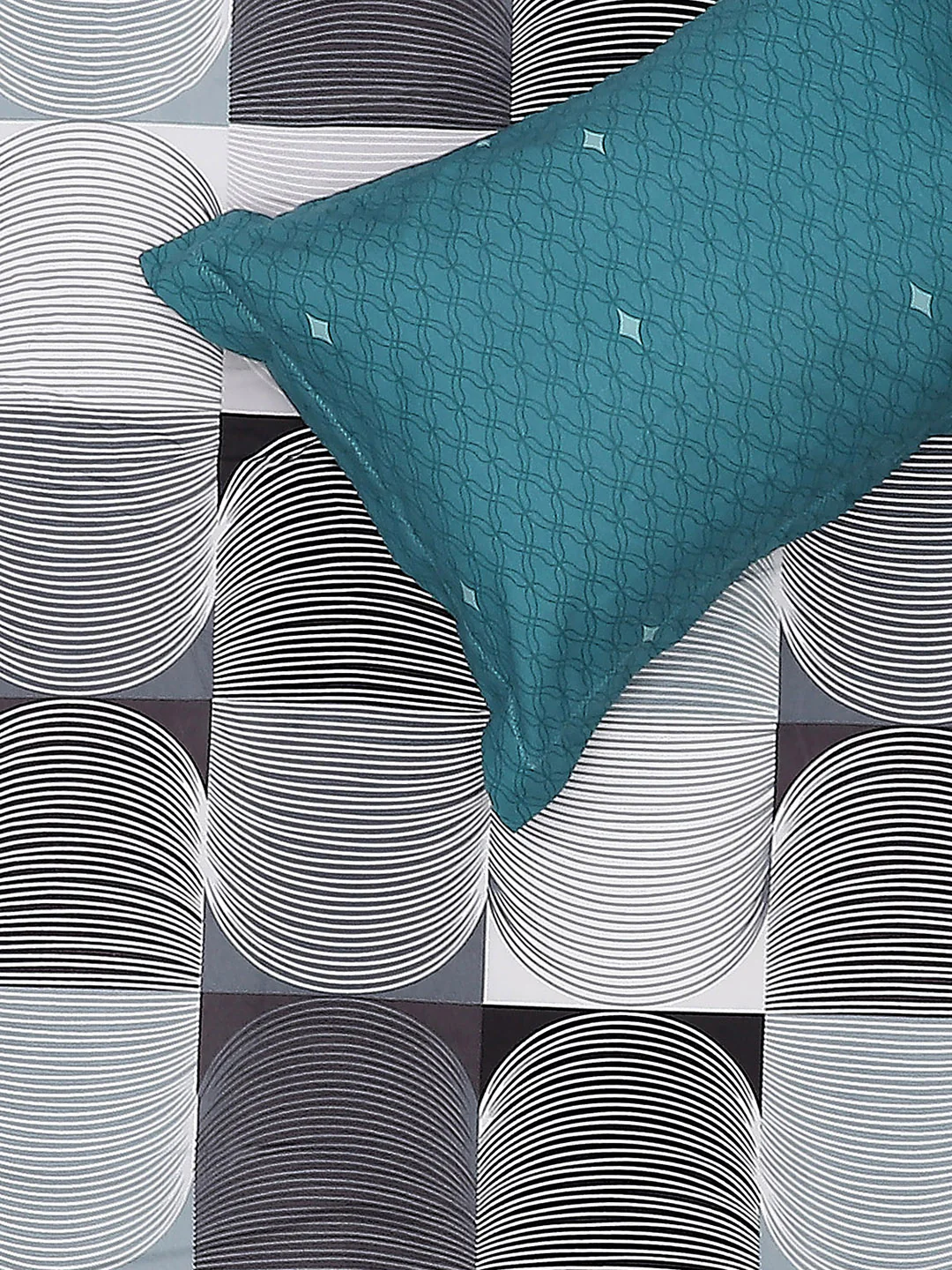130 GSM Polyester Double Bed Bedsheet with 2 Pillow Covers - Image 6