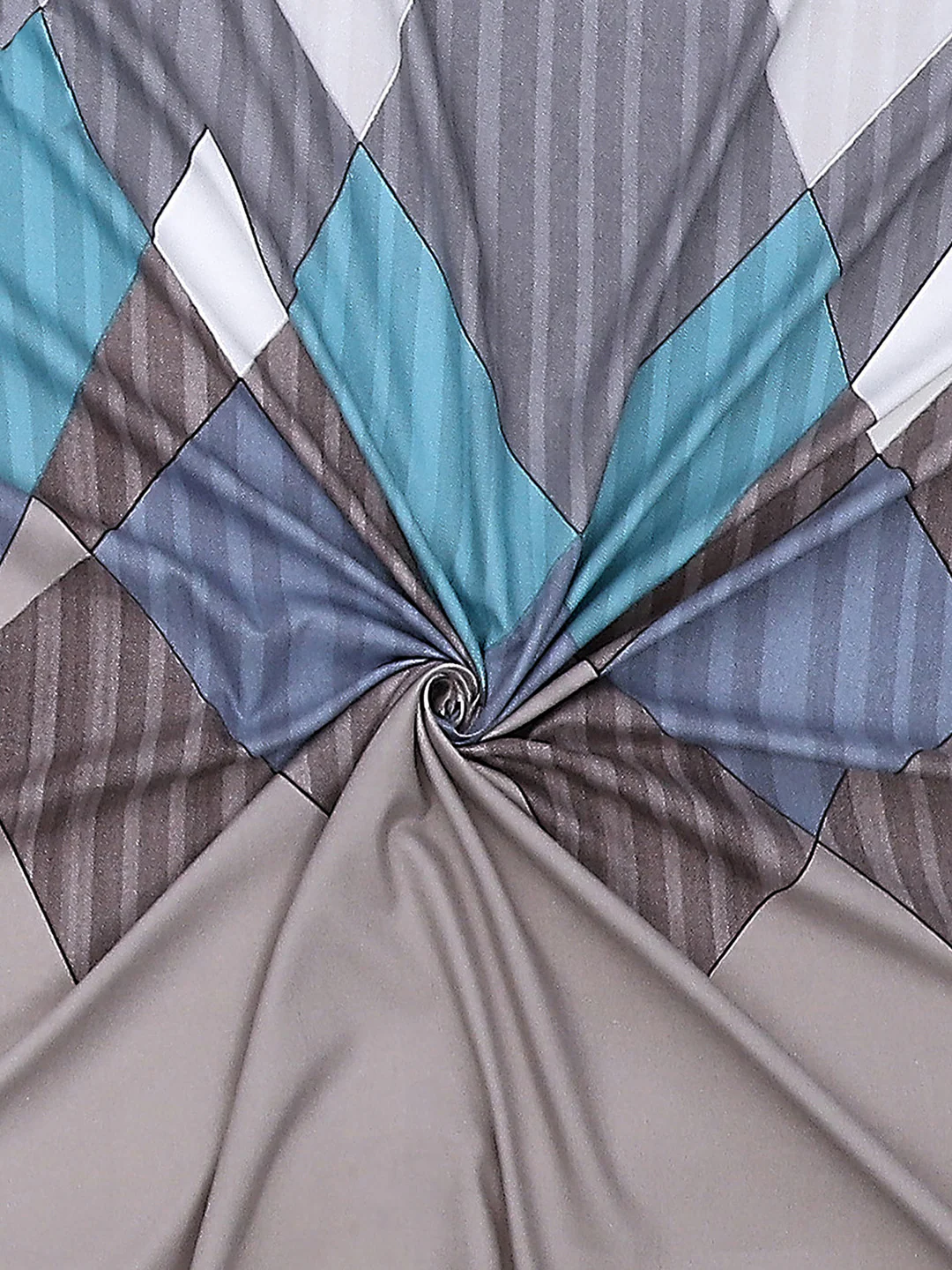 130 GSM Polyester Double Bed Bedsheet with 2 Pillow Covers - Image 9