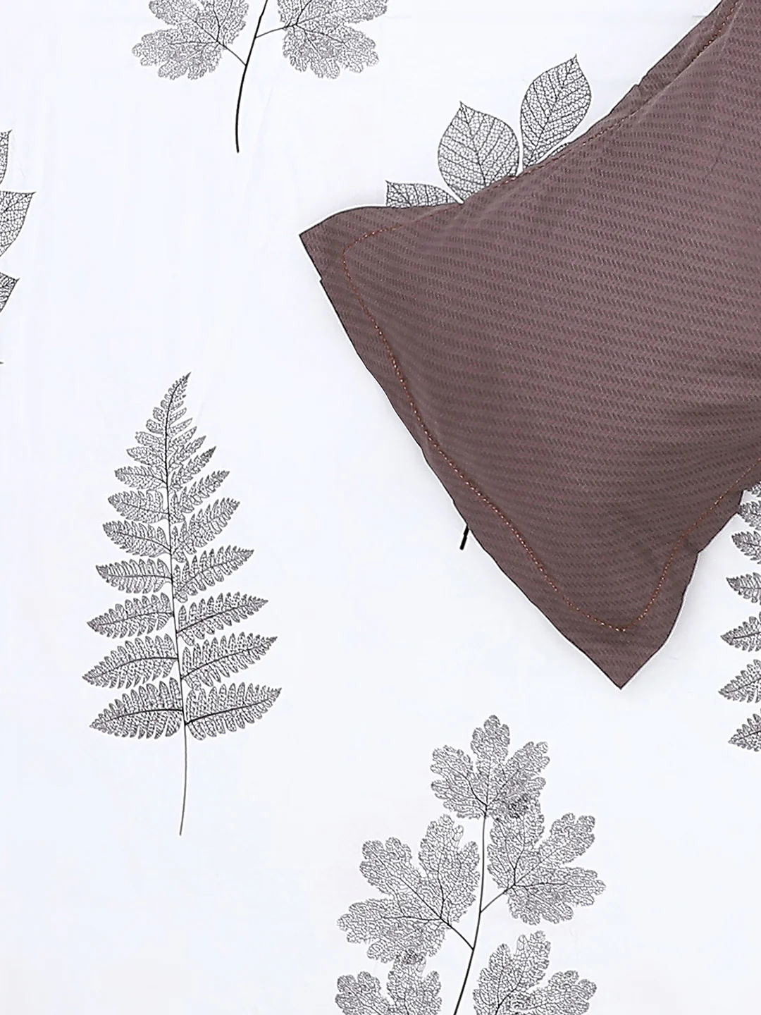 130 GSM Polyester Double Bed Bedsheet with 2 Pillow Covers - Image 6