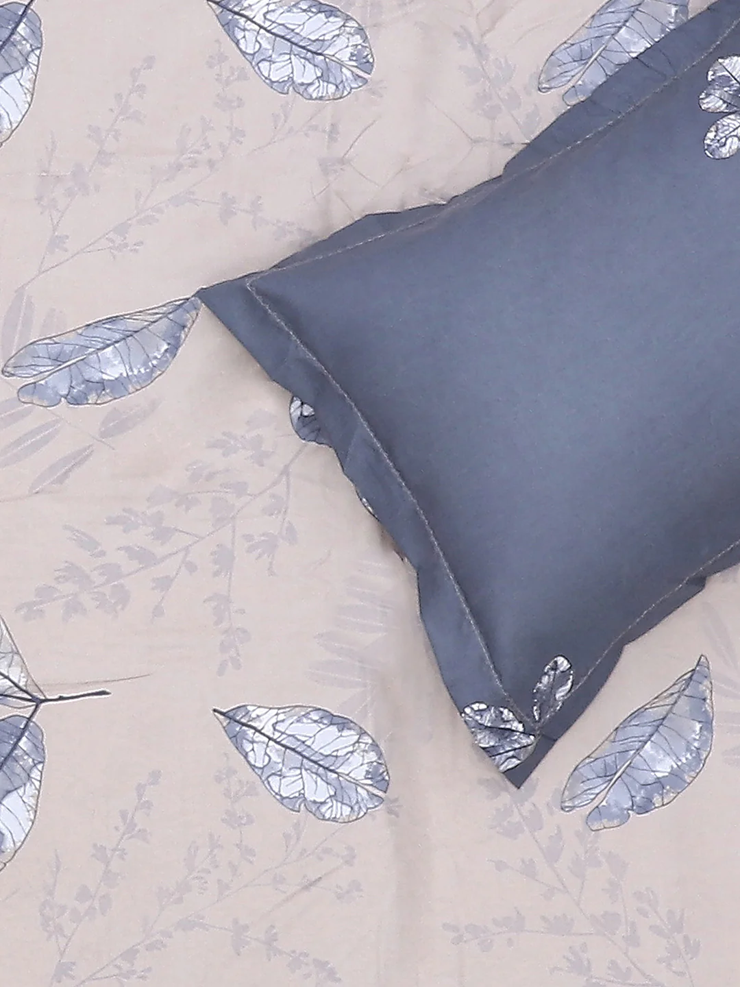 130 GSM Polyester Double Bed Bedsheet with 2 Pillow Covers - Image 6