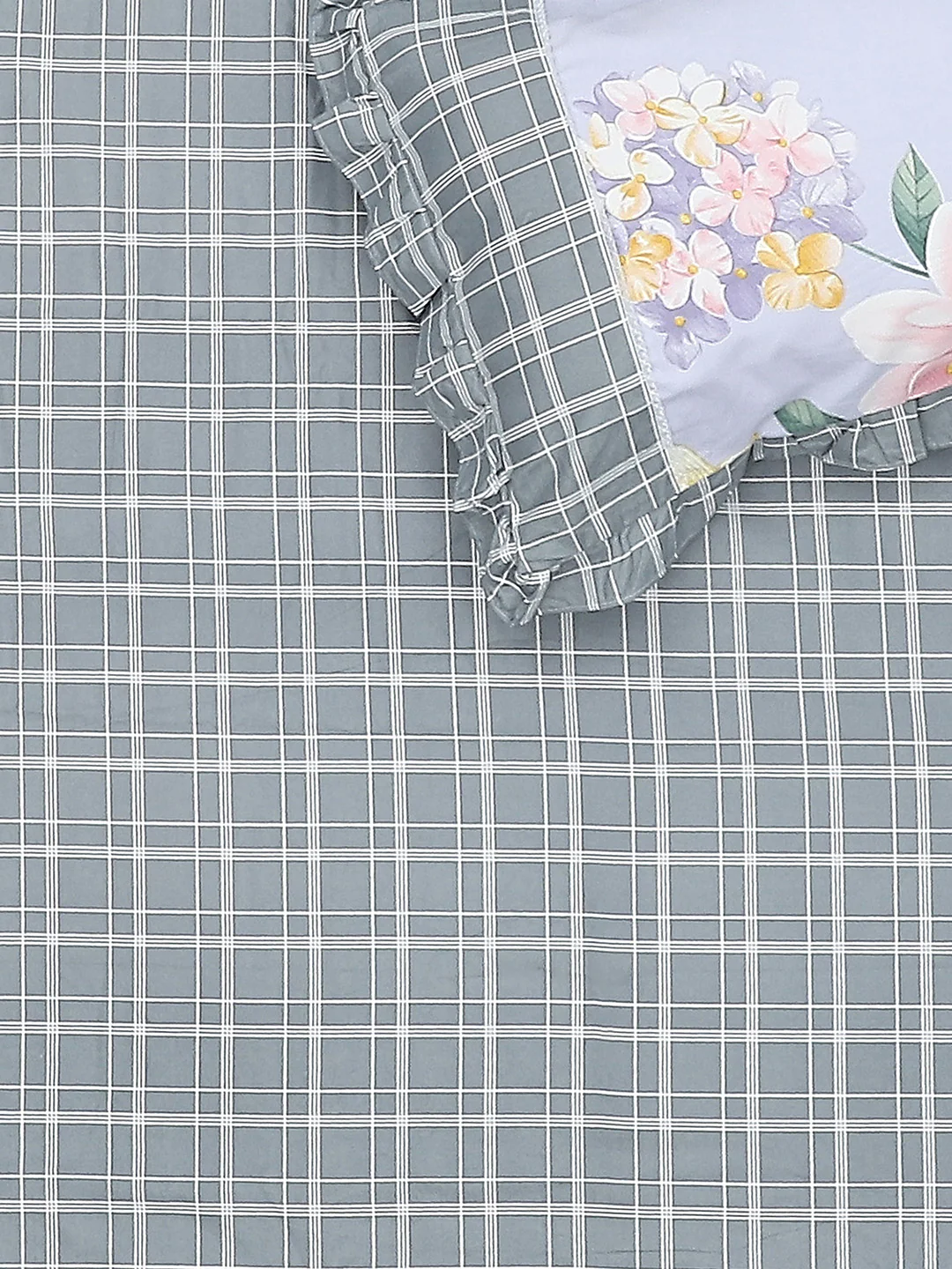 130 GSM Polyester Double Bed Bedsheet with 2 Pillow Covers - Image 6