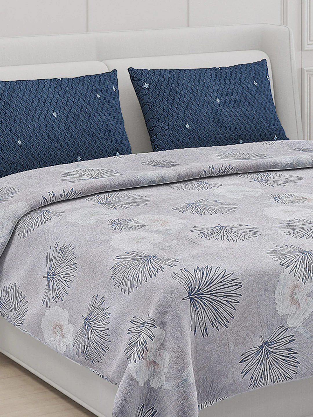 130 GSM Polyester Double Bed Bedsheet with 2 Pillow Covers - Image 5