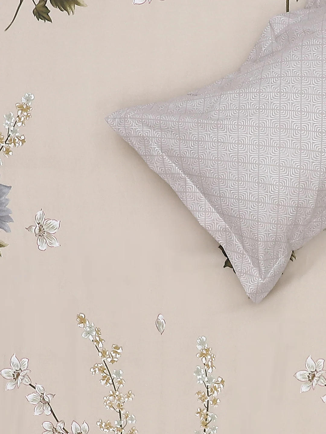 130 GSM Polyester Double Bed Bedsheet with 2 Pillow Covers - Image 6
