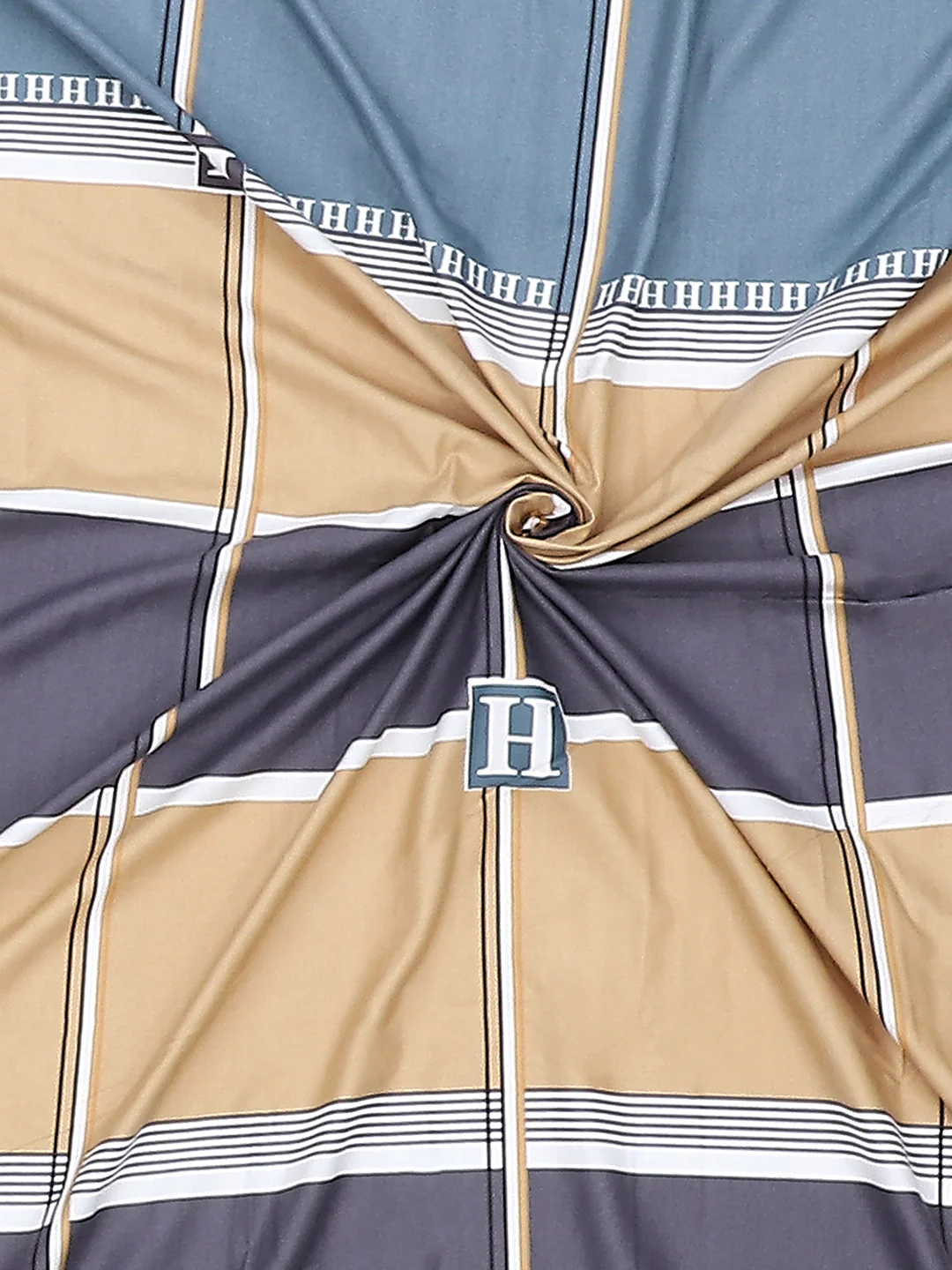 140 GSM Polyester Double Bed Bedsheet with 2 Pillow Covers - Image 9