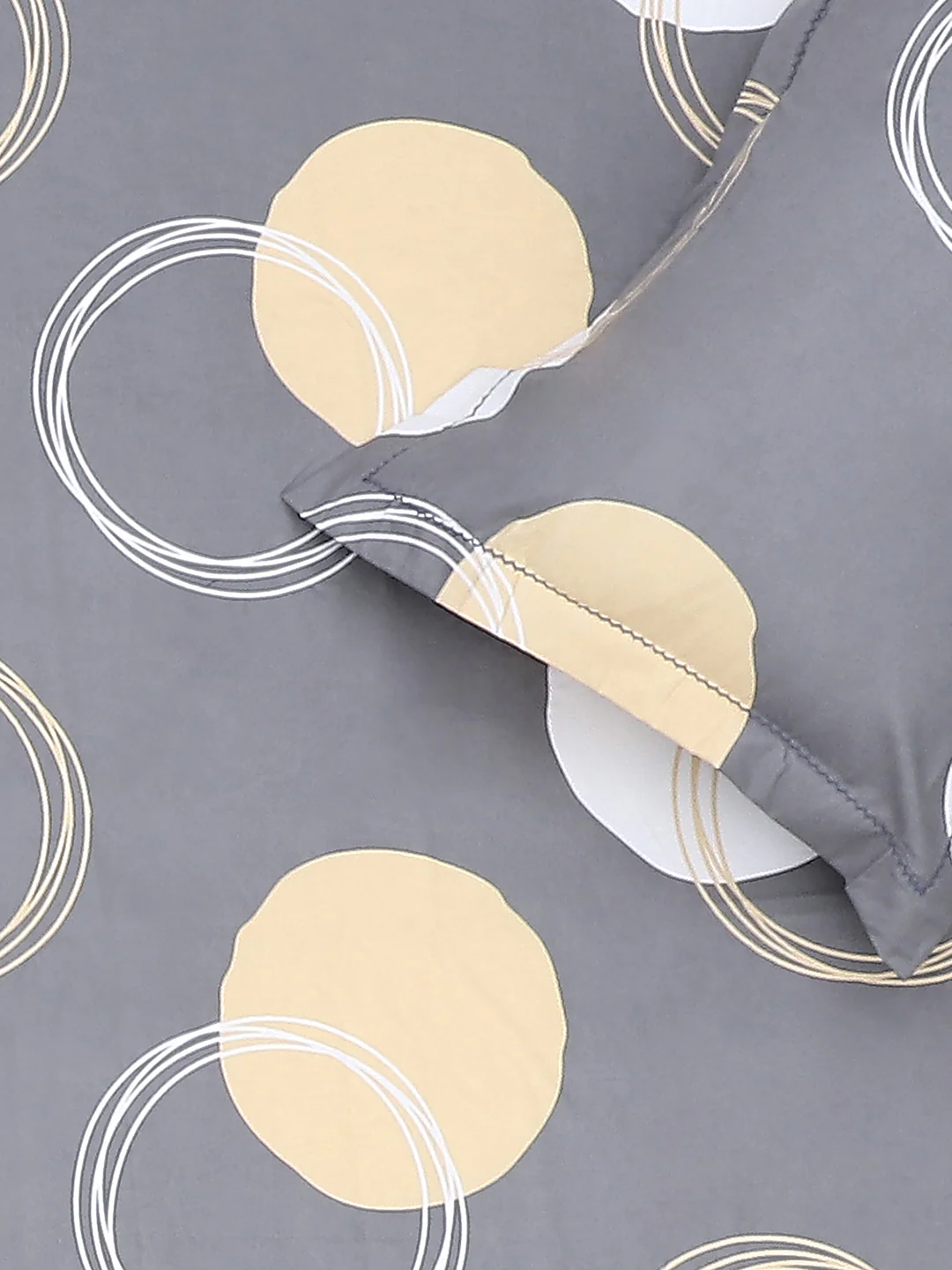 140 GSM Polyester Double Bed Bedsheet with 2 Pillow Covers - Image 6