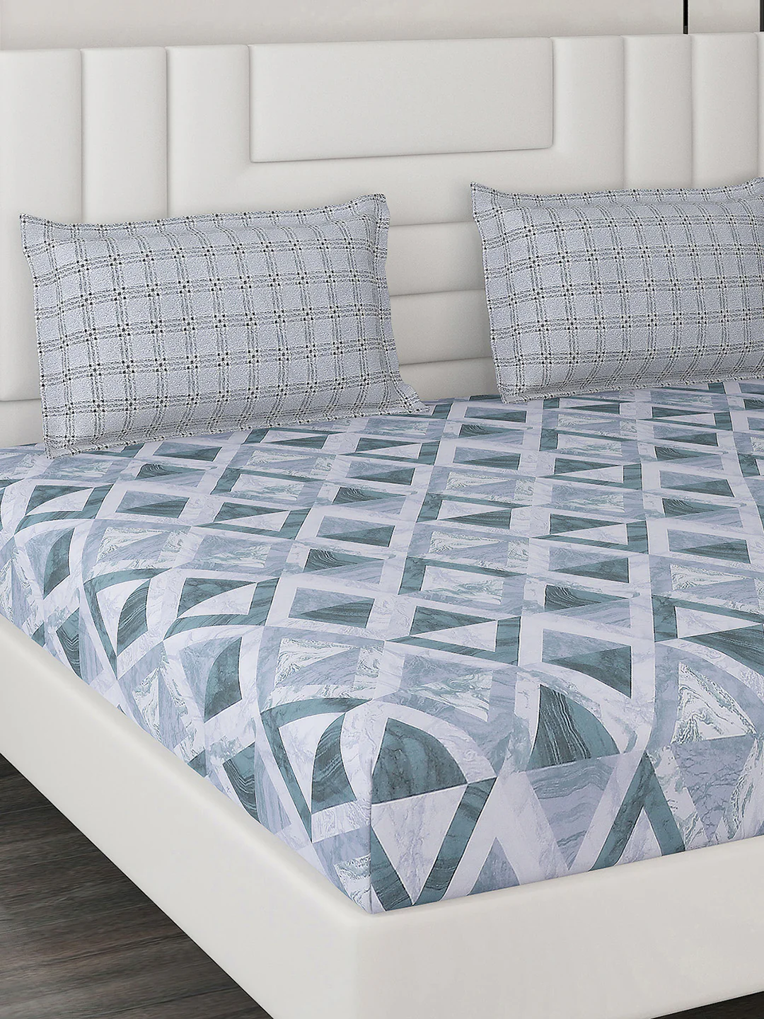 144 TC Cotton Double Bedsheet with 2 Pillow Covers - Image 4