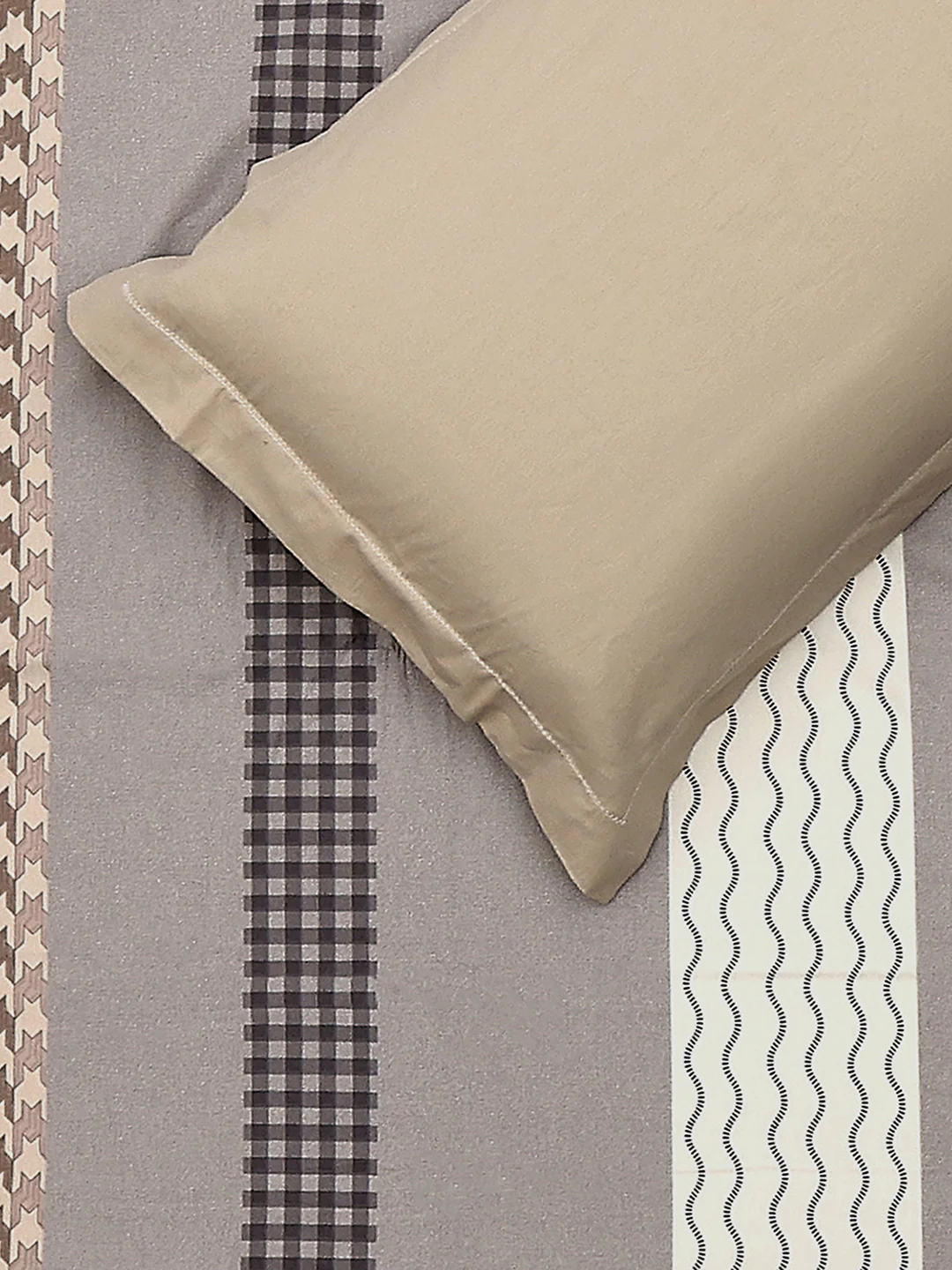 210 TC Cotton Double Bed 1 Bedsheet with 2 Pillow Covers (Ramona) - Image 5