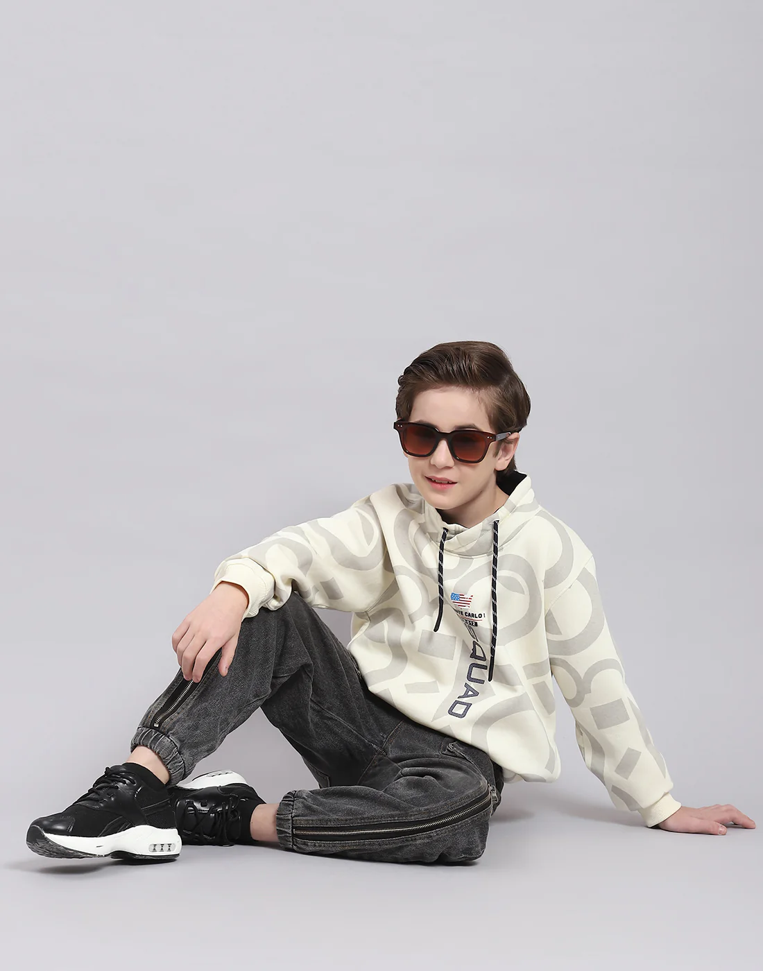 Boys Beige Printed F Neck Full Sleeve Sweatshirt - Image 2