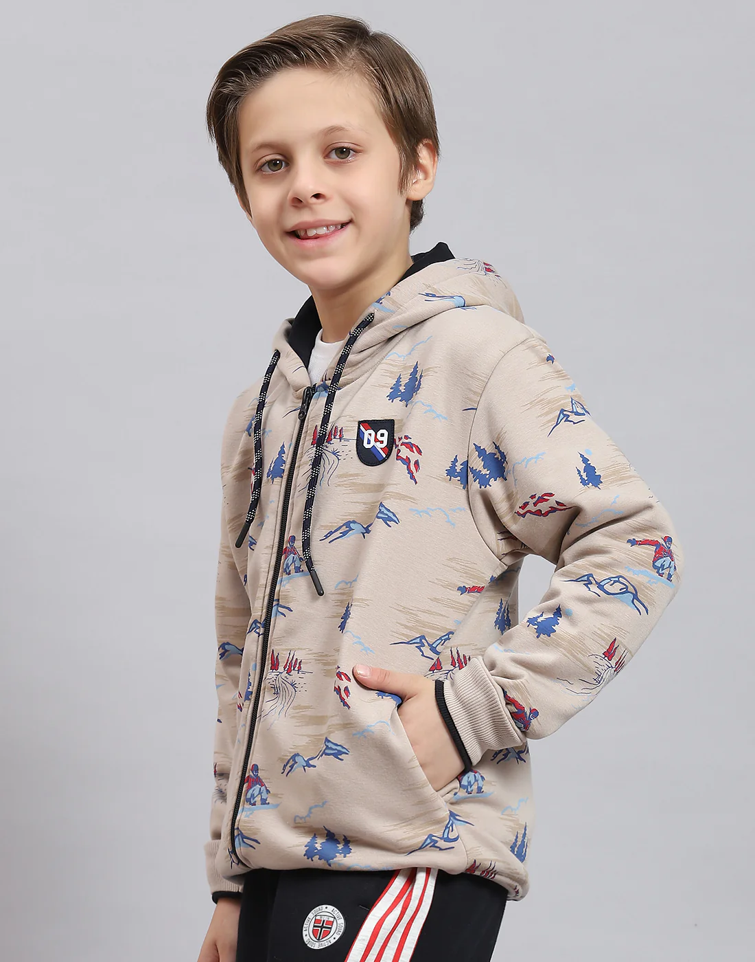 Boys Beige Printed Hooded Full Sleeve Sweatshirt - Image 3