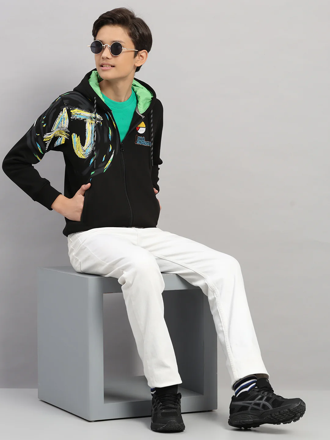 Boys Black Printed Hooded Full Sleeve Sweatshirt - Image 2