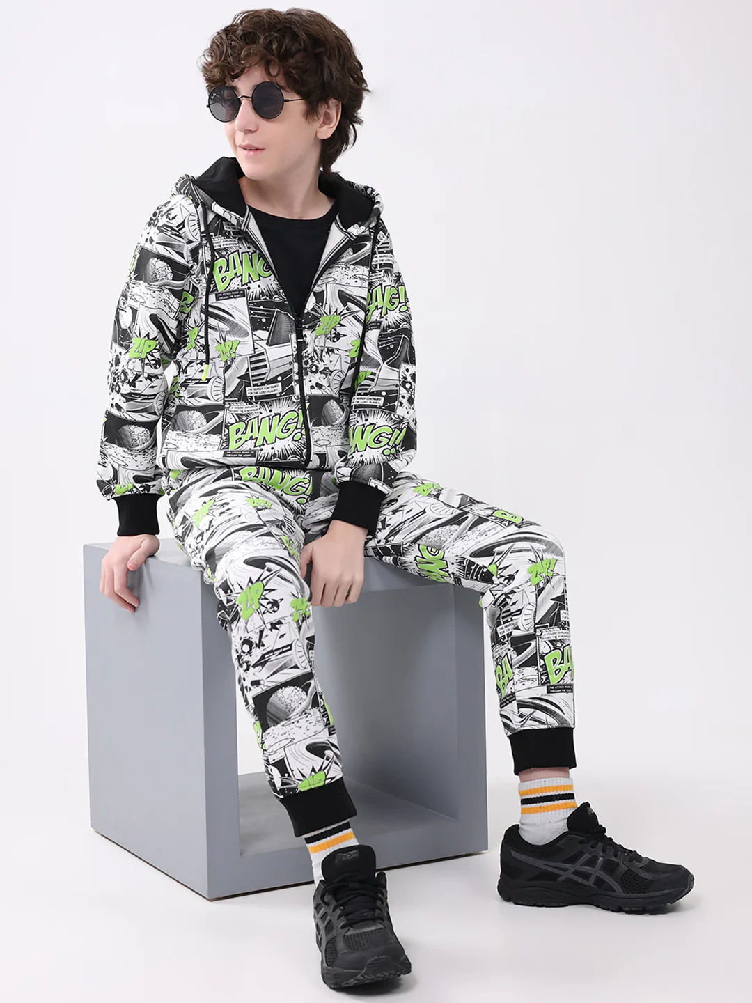 Boys Black Printed Hooded Full Sleeve Winter Tracksuit - Image 2
