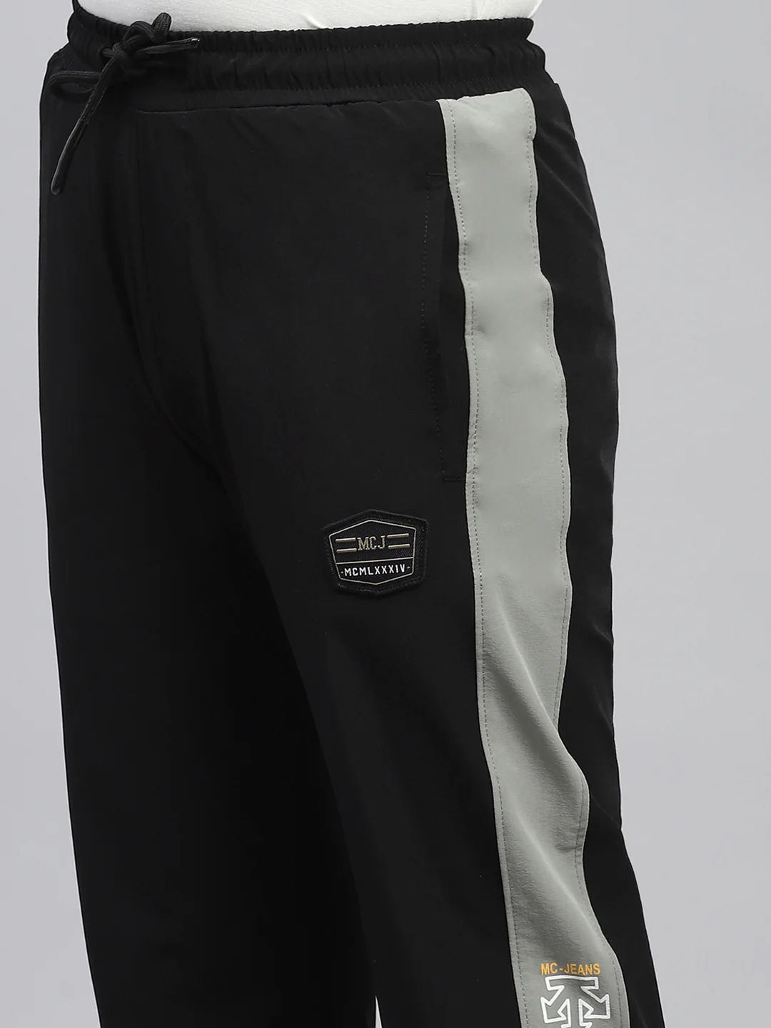 Boys Black Printed Regular Fit Lower - Image 7