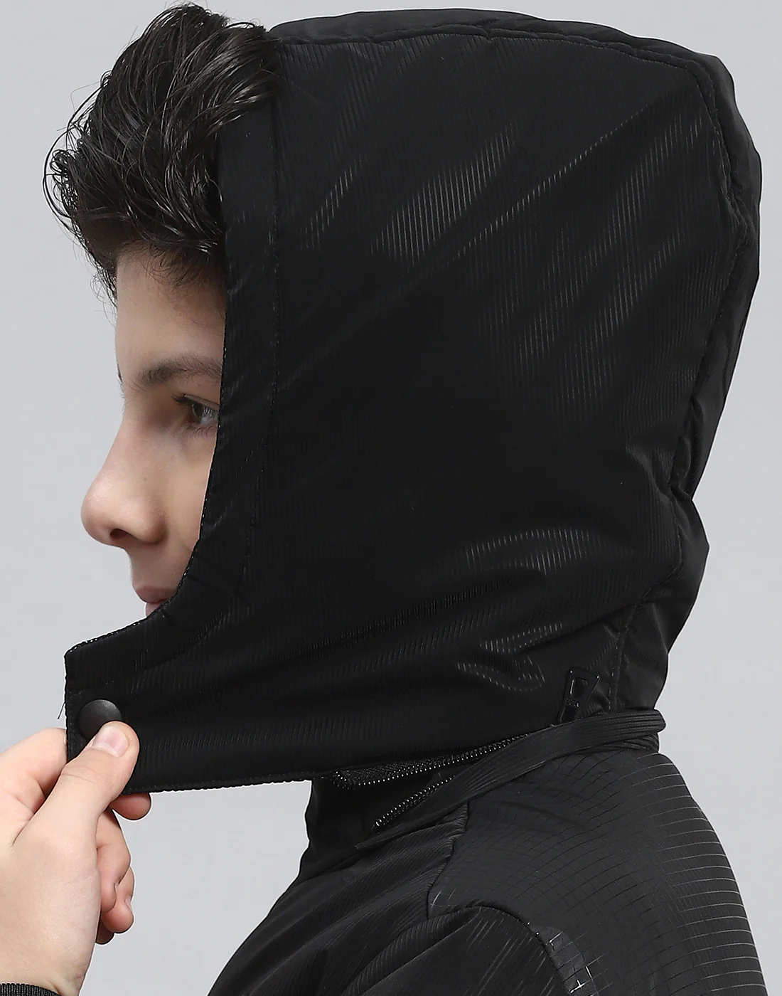 Boys Black Solid Hooded Full Sleeve Heating Jacket - Image 8