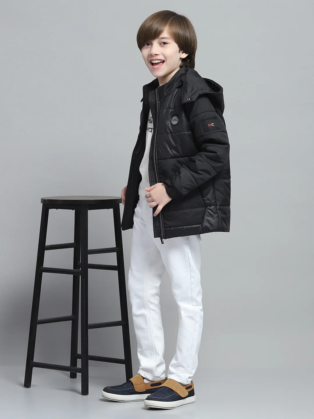 Boys Black Solid Hooded Full Sleeve Jacket - Image 2