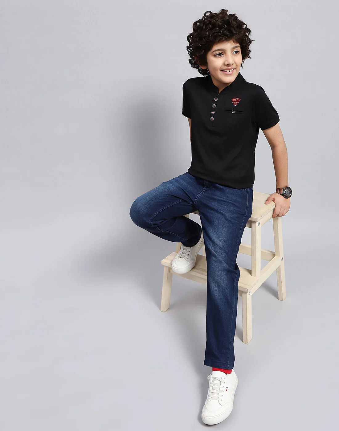 Boys Black Solid Mandarin Neck Half Sleeve T-Shirt - Image 2