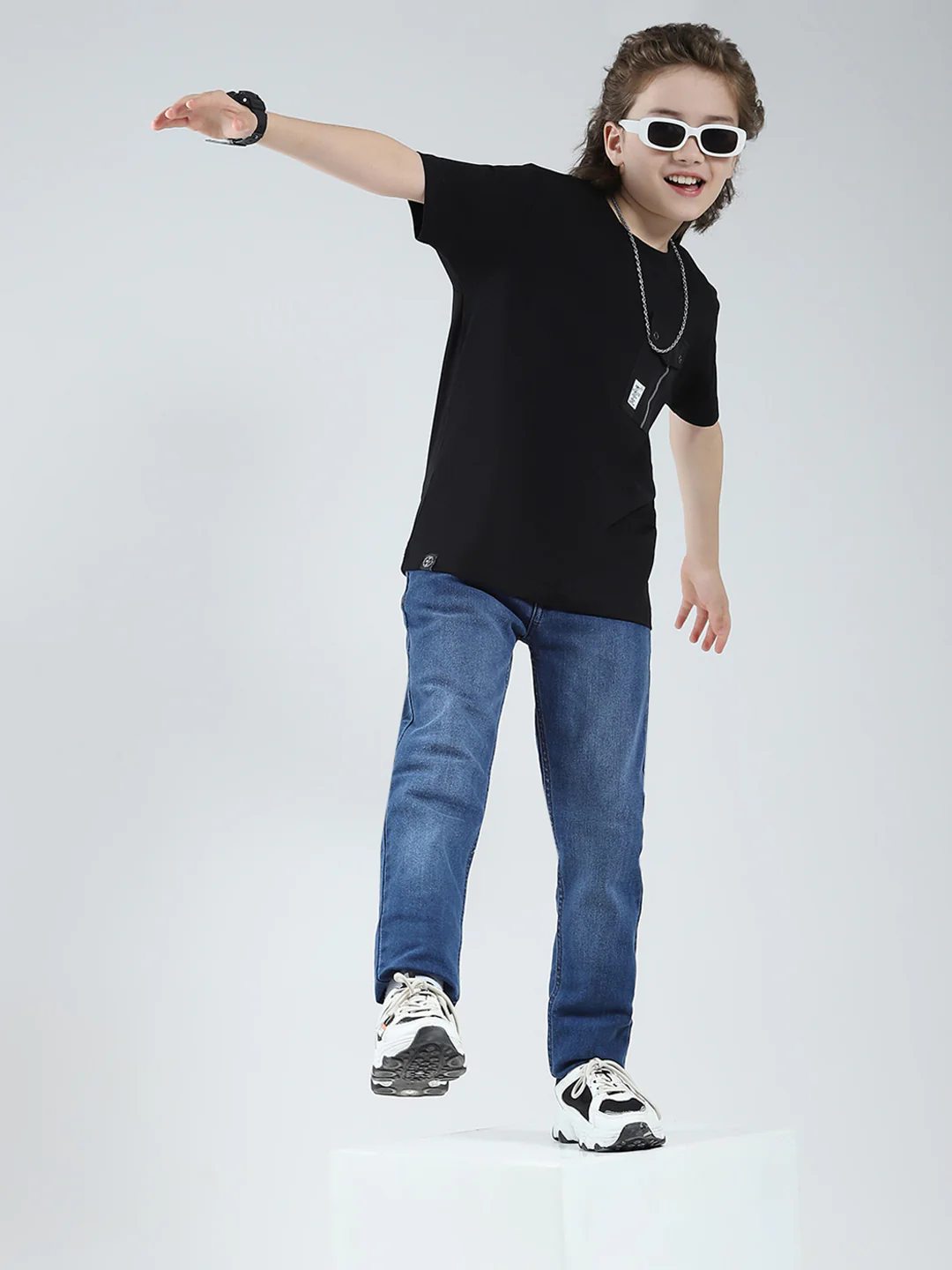 Boys Black Solid Round Neck Half Sleeve T-Shirt - Image 2