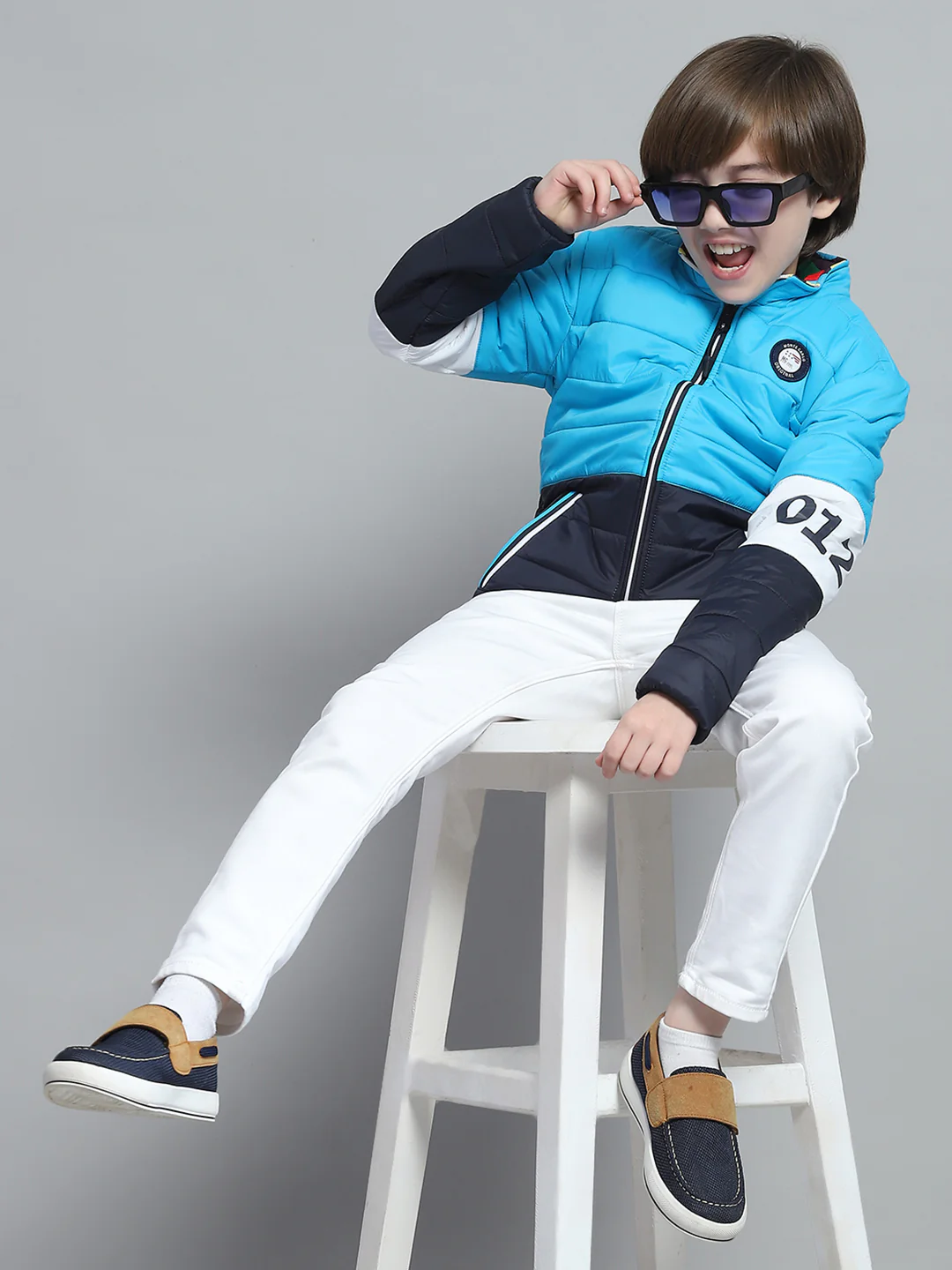 Boys Blue Solid Mock Neck Full Sleeve Reversible Jacket - Image 2