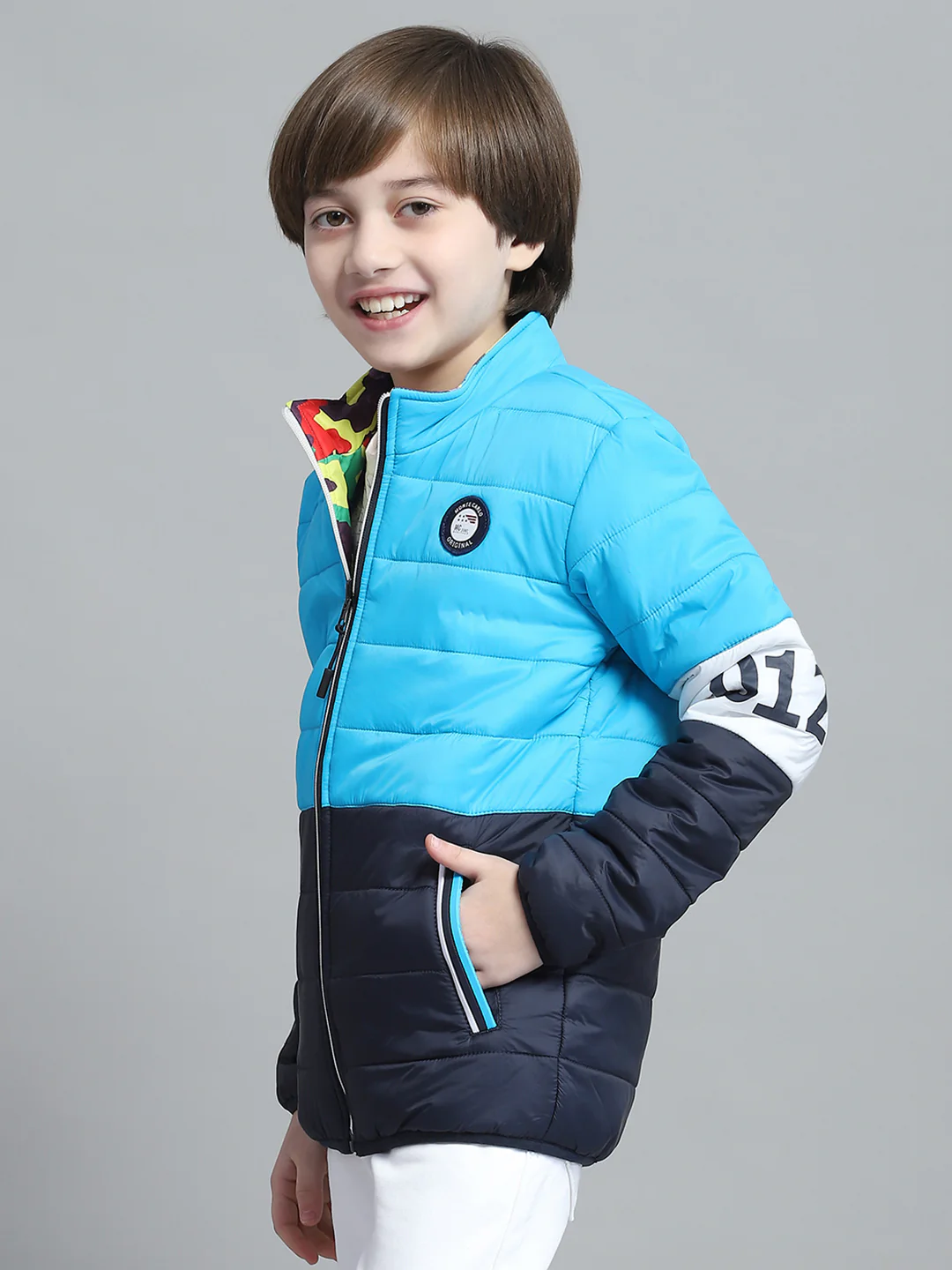Boys Blue Solid Mock Neck Full Sleeve Reversible Jacket - Image 3