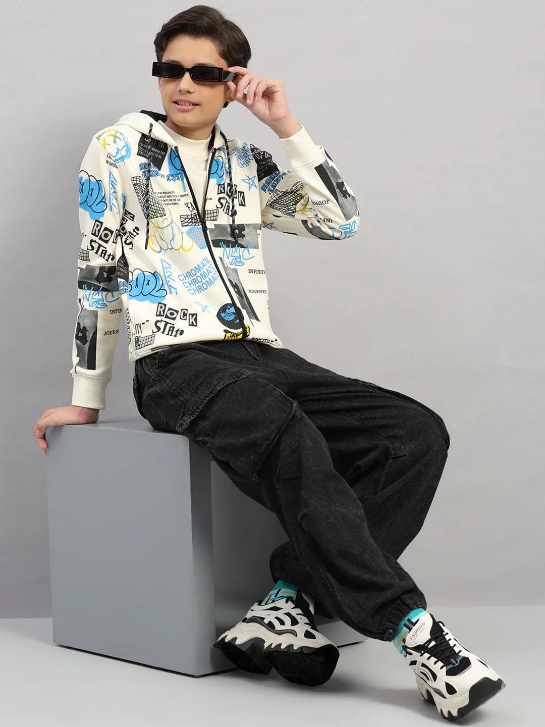 Boys Cream Printed Hooded Full Sleeve Sweatshirt - Image 2