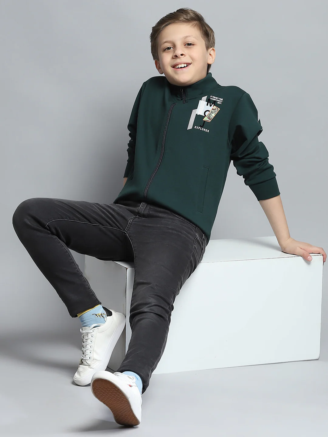 Boys Green Printed Mock Neck Full Sleeve Sweatshirt - Image 2