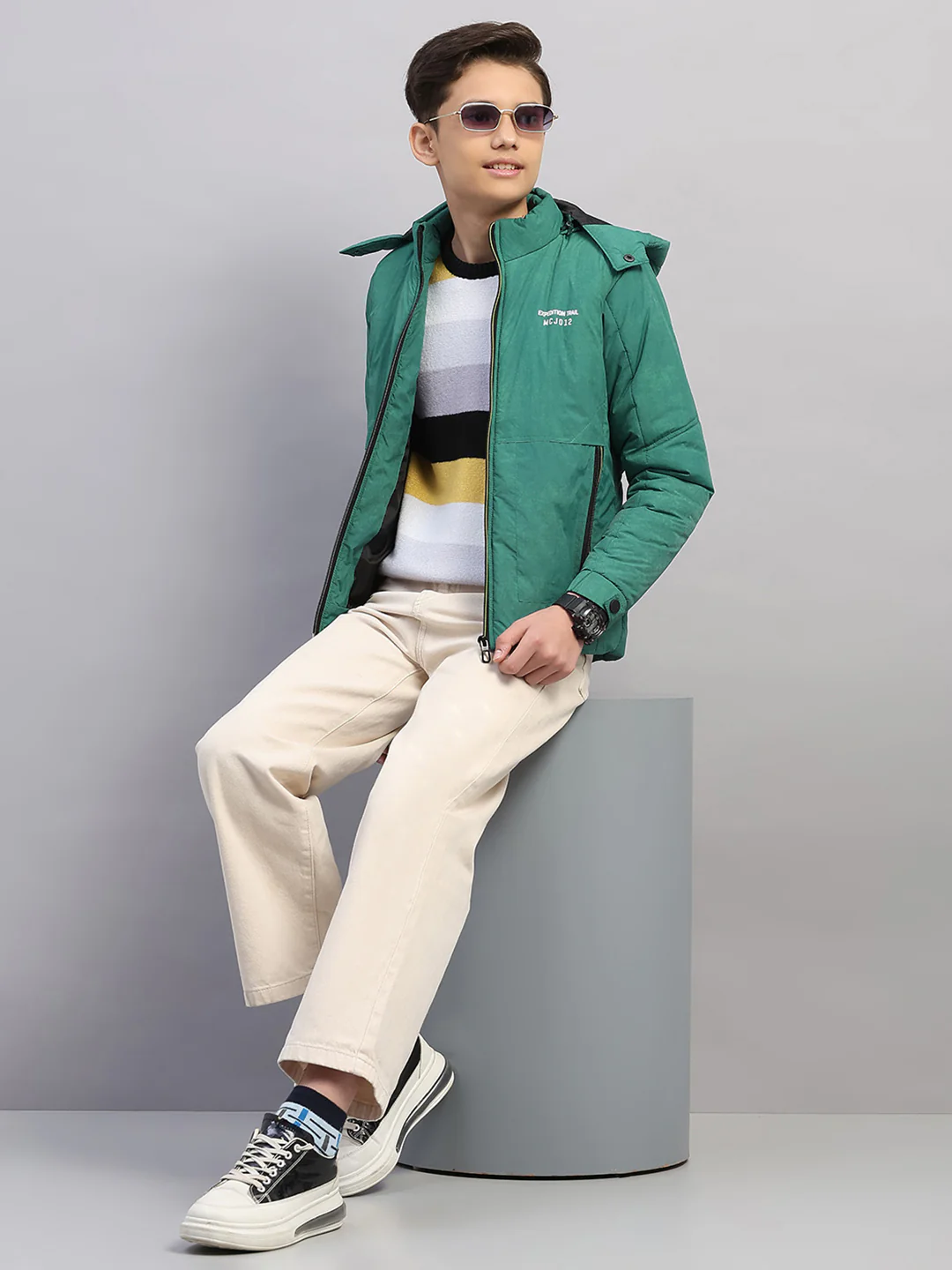 Boys Green Solid Hooded Full Sleeve Jacket - Image 2