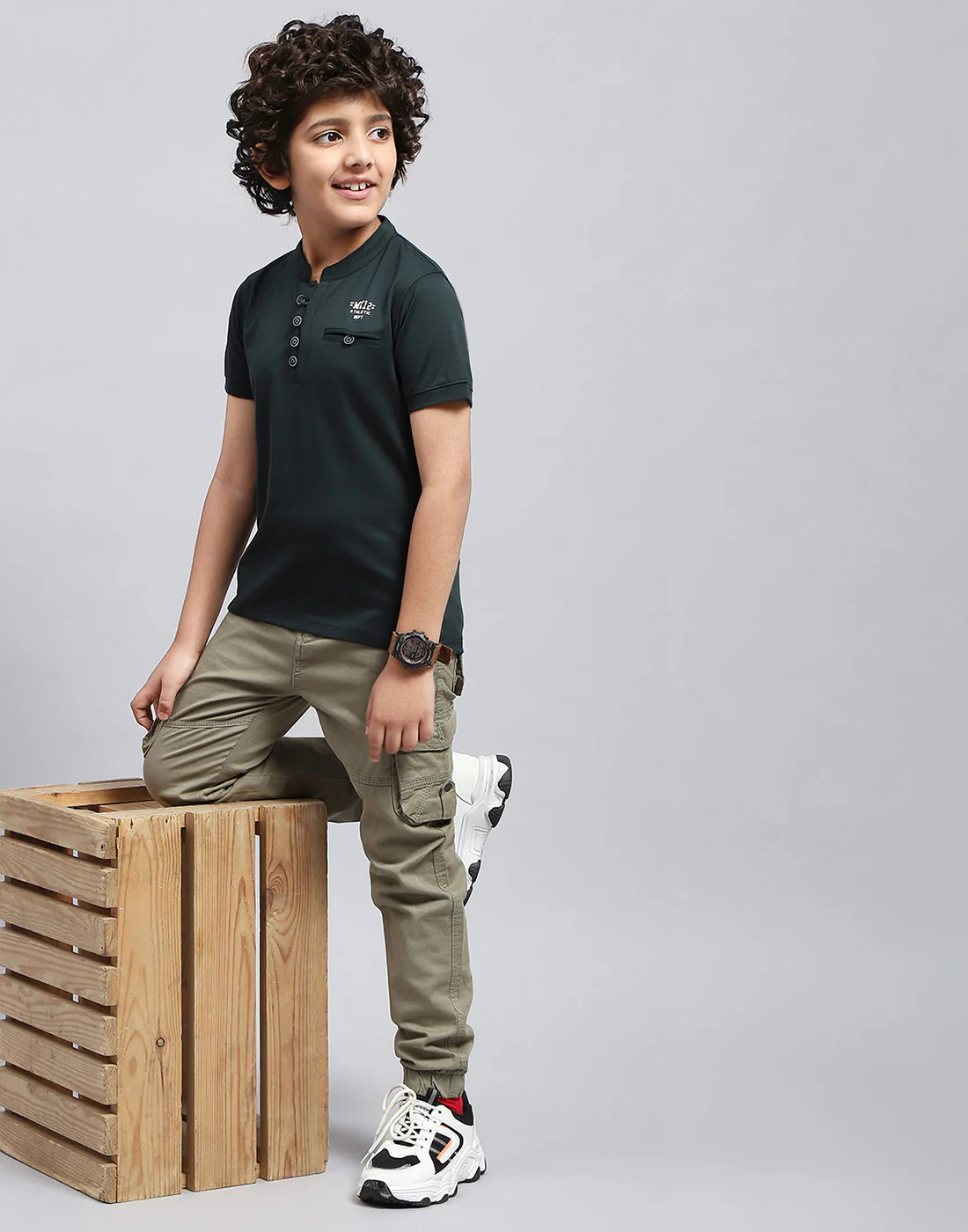 Boys Green Solid Mandarin Neck Half Sleeve T-Shirt - Image 2