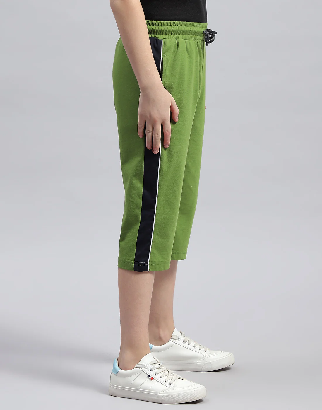 Boys Green Solid Regular Fit Capri - Image 4