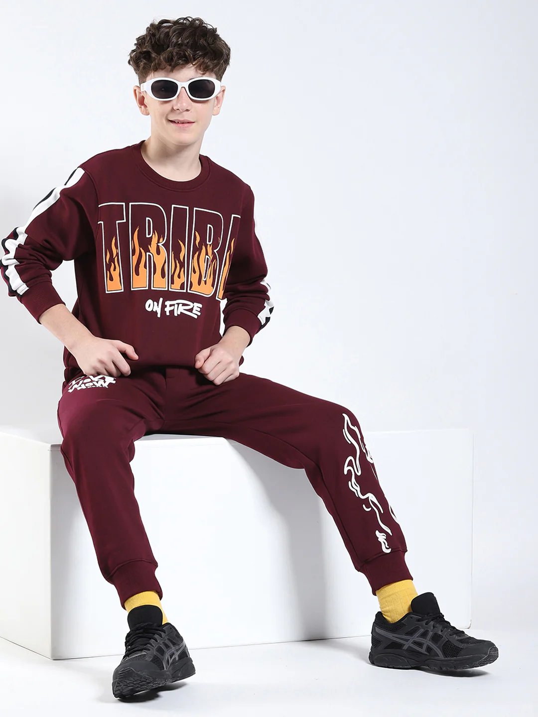 Boys Maroon Printed Round Neck Full Sleeve Winter Tracksuit - Image 2