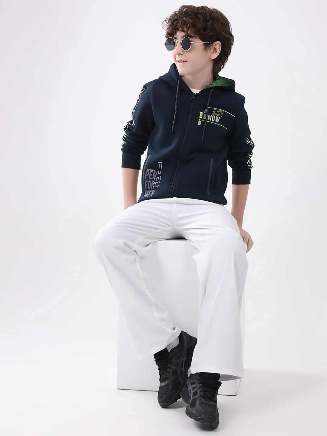 Boys Navy Blue Printed Hooded Full Sleeve Sweatshirt - Image 2
