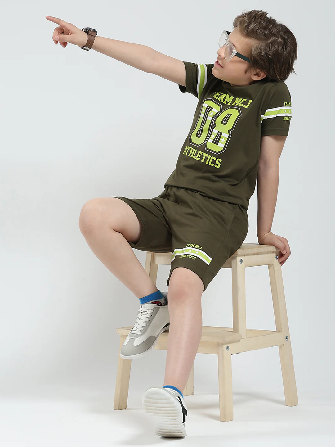 Boys Olive Printed Round Neck Half Sleeve Bermuda Set - Image 2