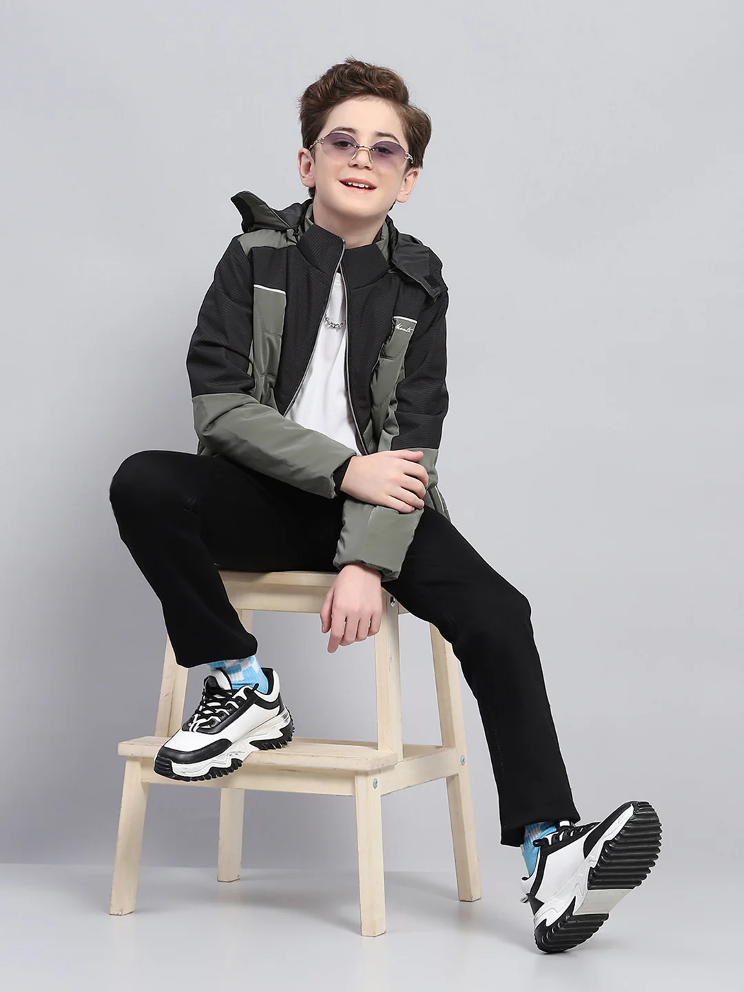 Boys Olive Solid Detachable Hood Full Sleeve Jacket - Image 2