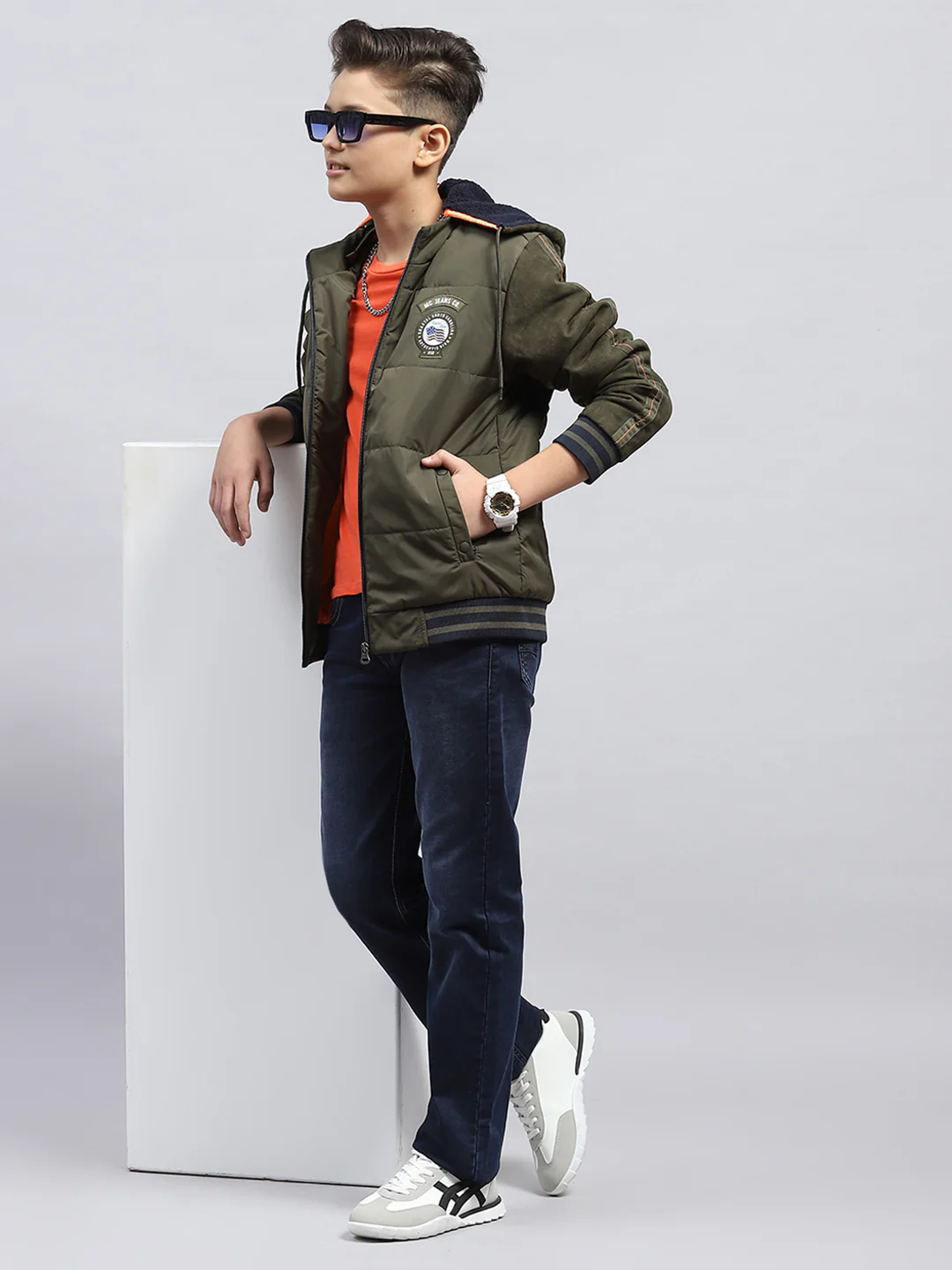 Boys Olive Solid Hooded Full Sleeve Jacket - Image 2