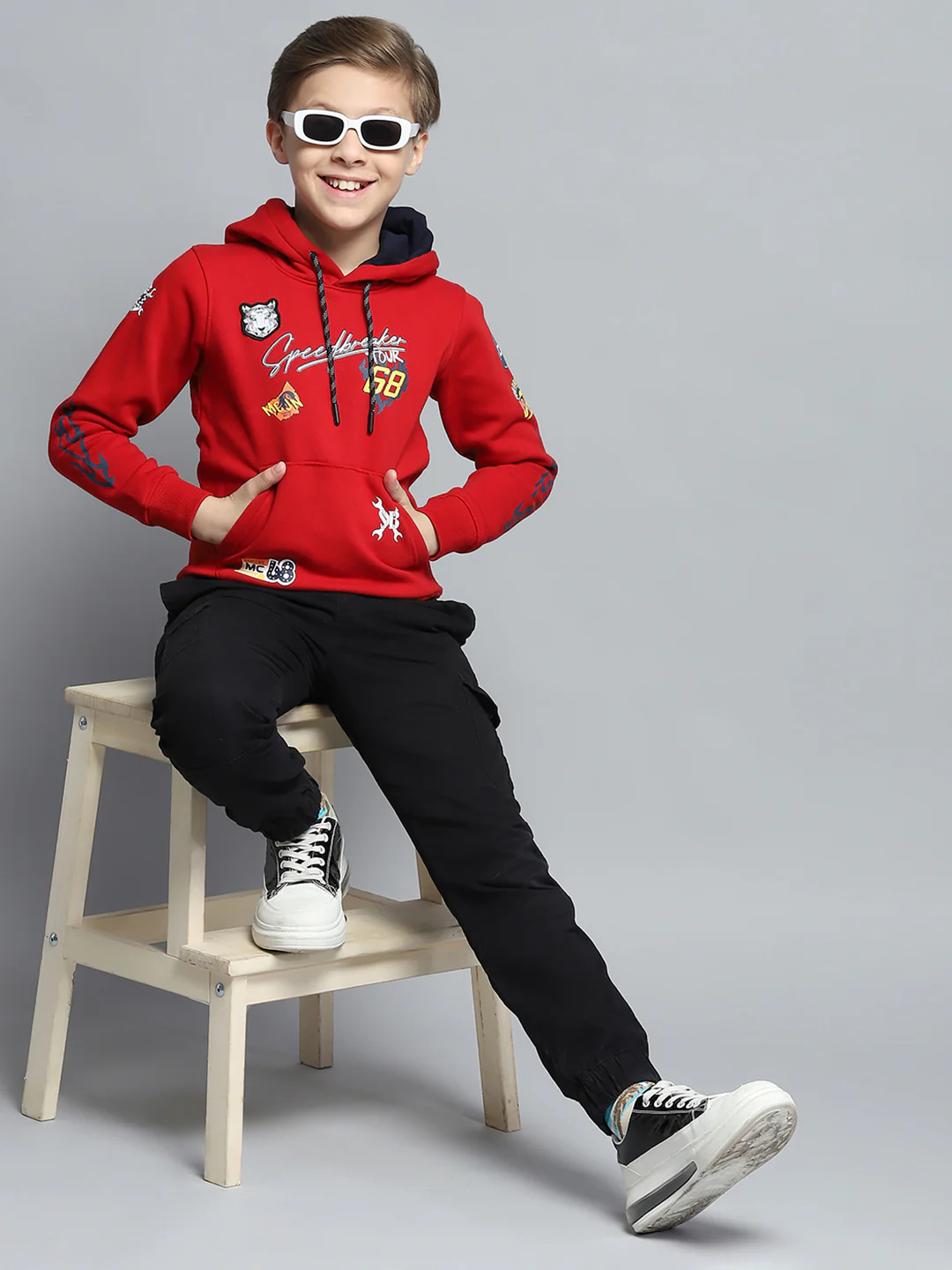 Boys Red Printed Hooded Full Sleeve Sweatshirt - Image 2