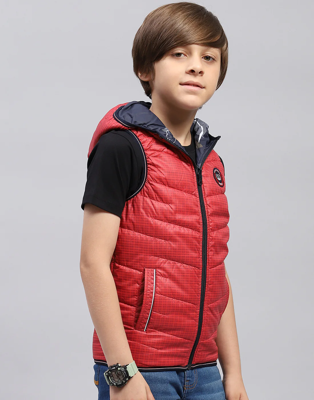 Boys Red Printed Hooded Sleeveless Jacket - Image 4