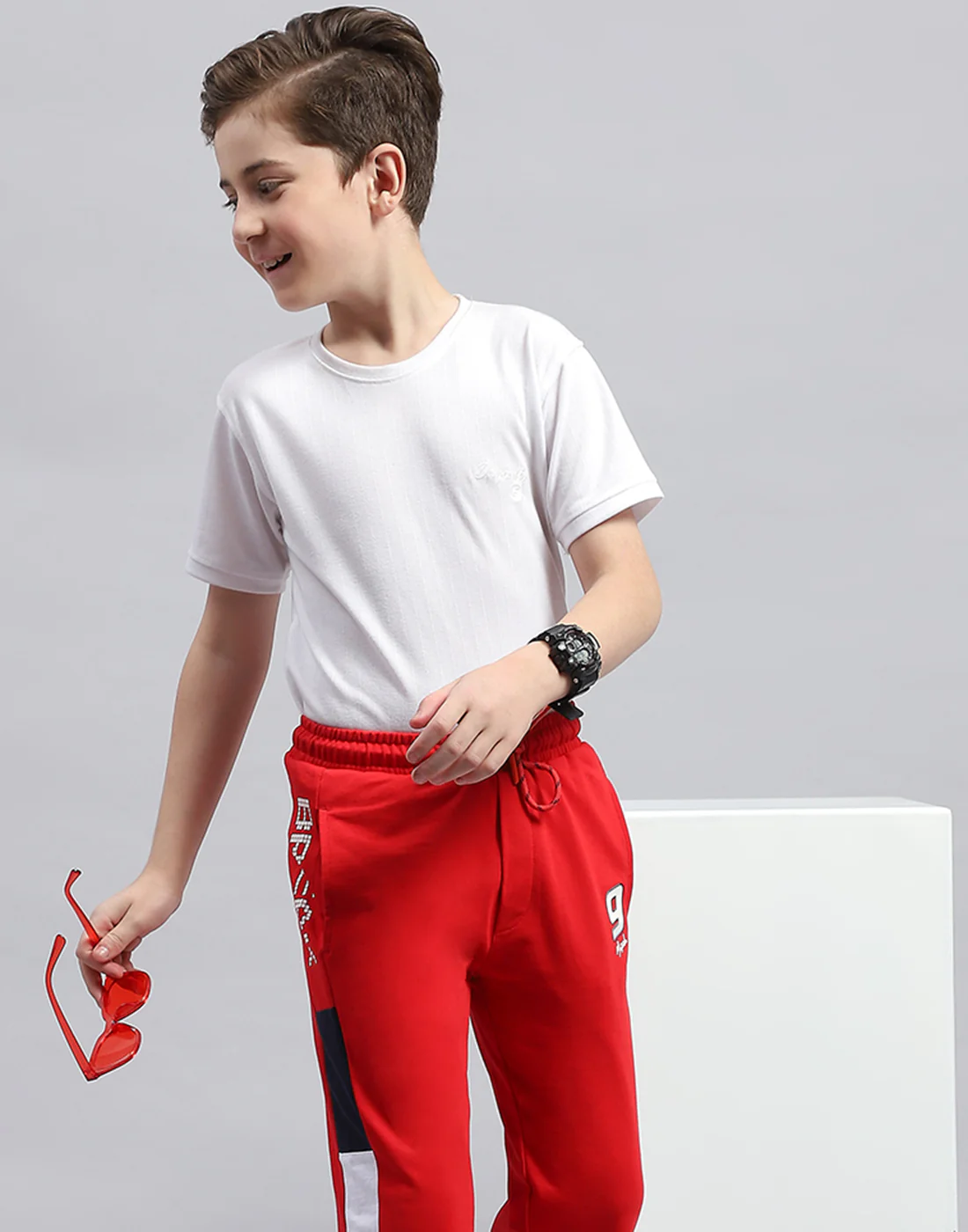 Boys Red Printed Regular Fit Capri - Image 6