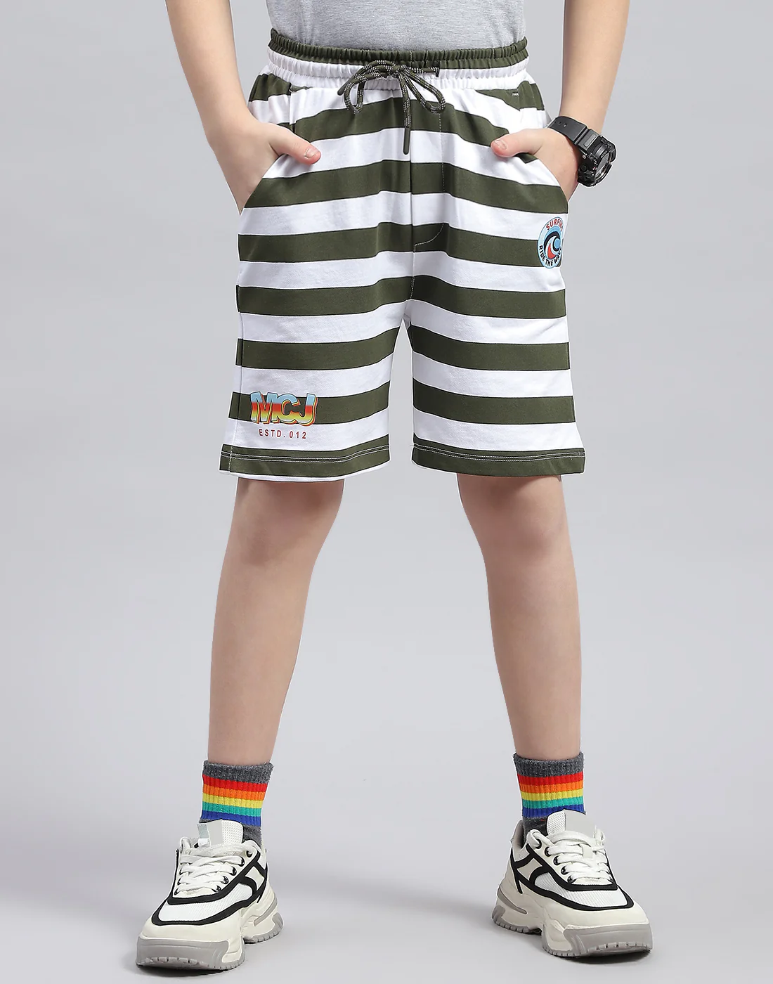 Boys White & Olive Printed Regular Fit Bermuda - Image 2