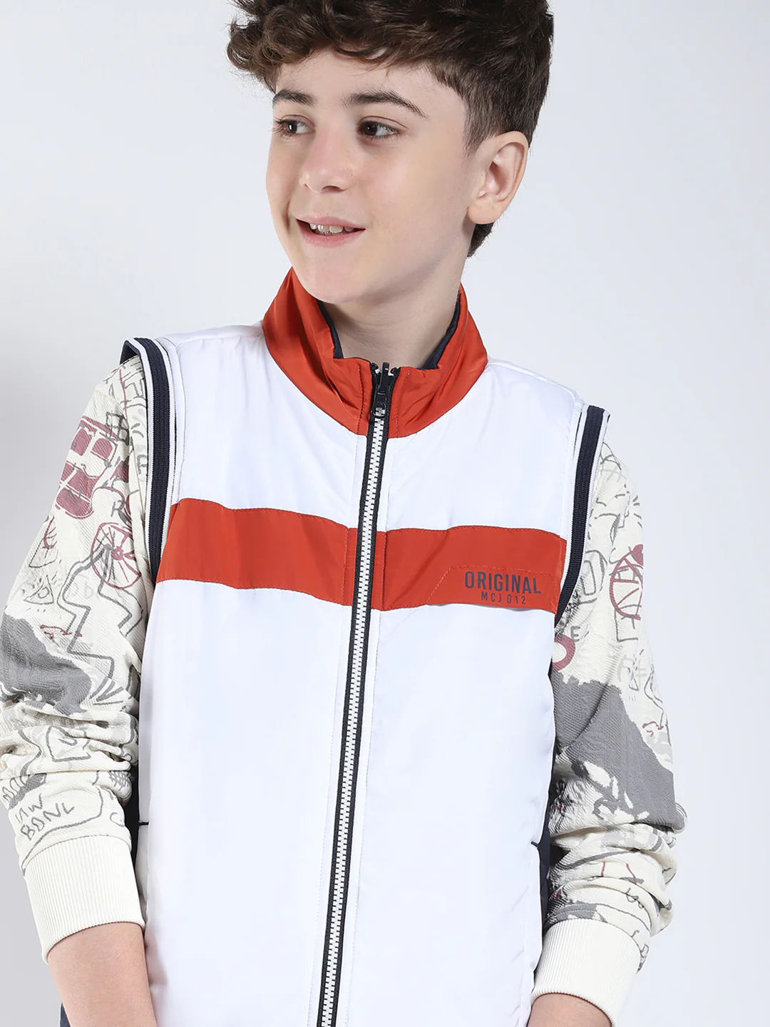 Boys White Printed Mock Neck Sleeveless Reversible Jacket - Image 6