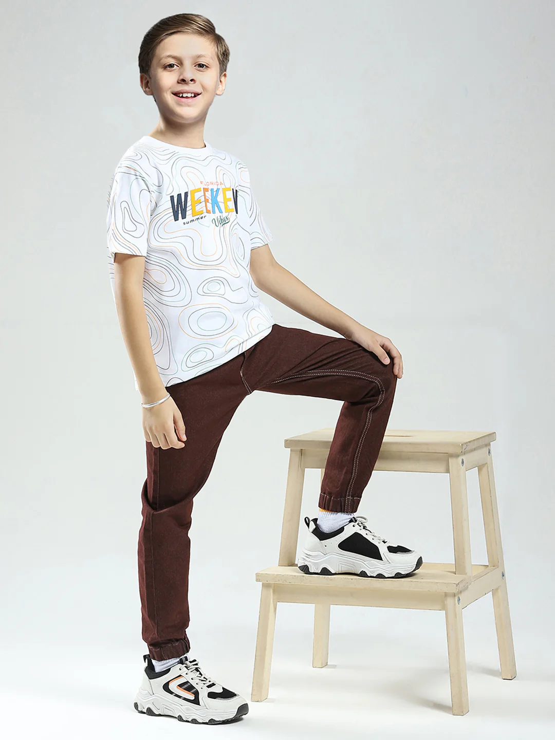 Boys White Printed Round Neck Half Sleeve T-Shirt - Image 2