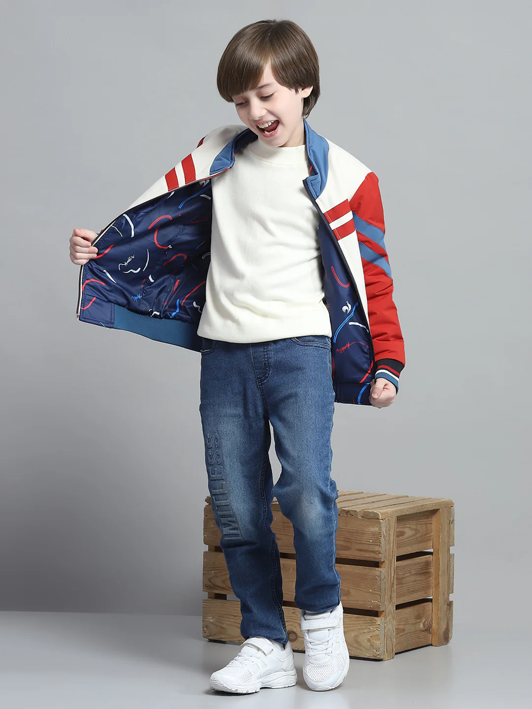 Boys White & Rust Printed Mock Neck Full Sleeve Reversible Jacket - Image 2
